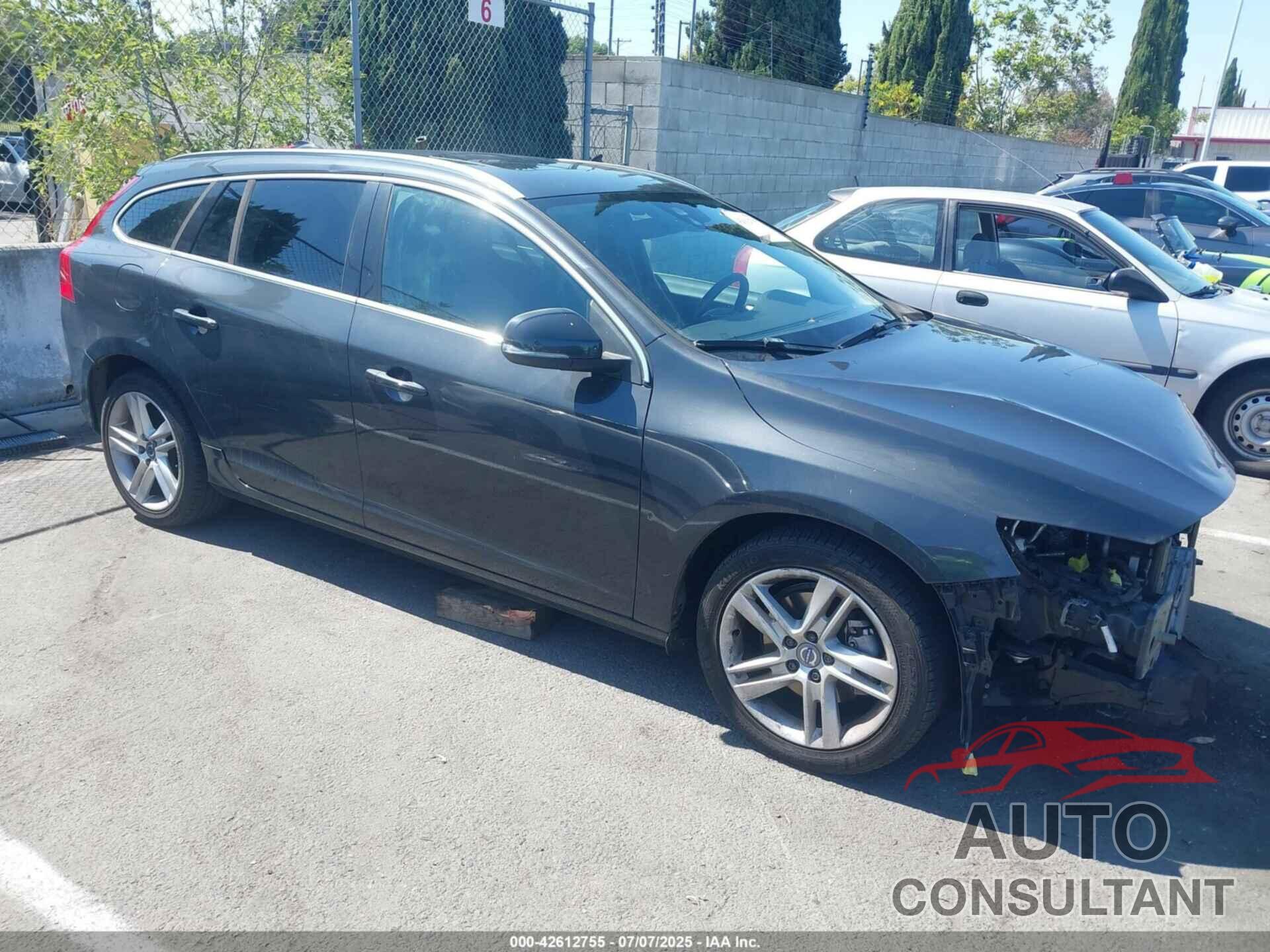 VOLVO V60 2015 - YV140MEK1F1266580