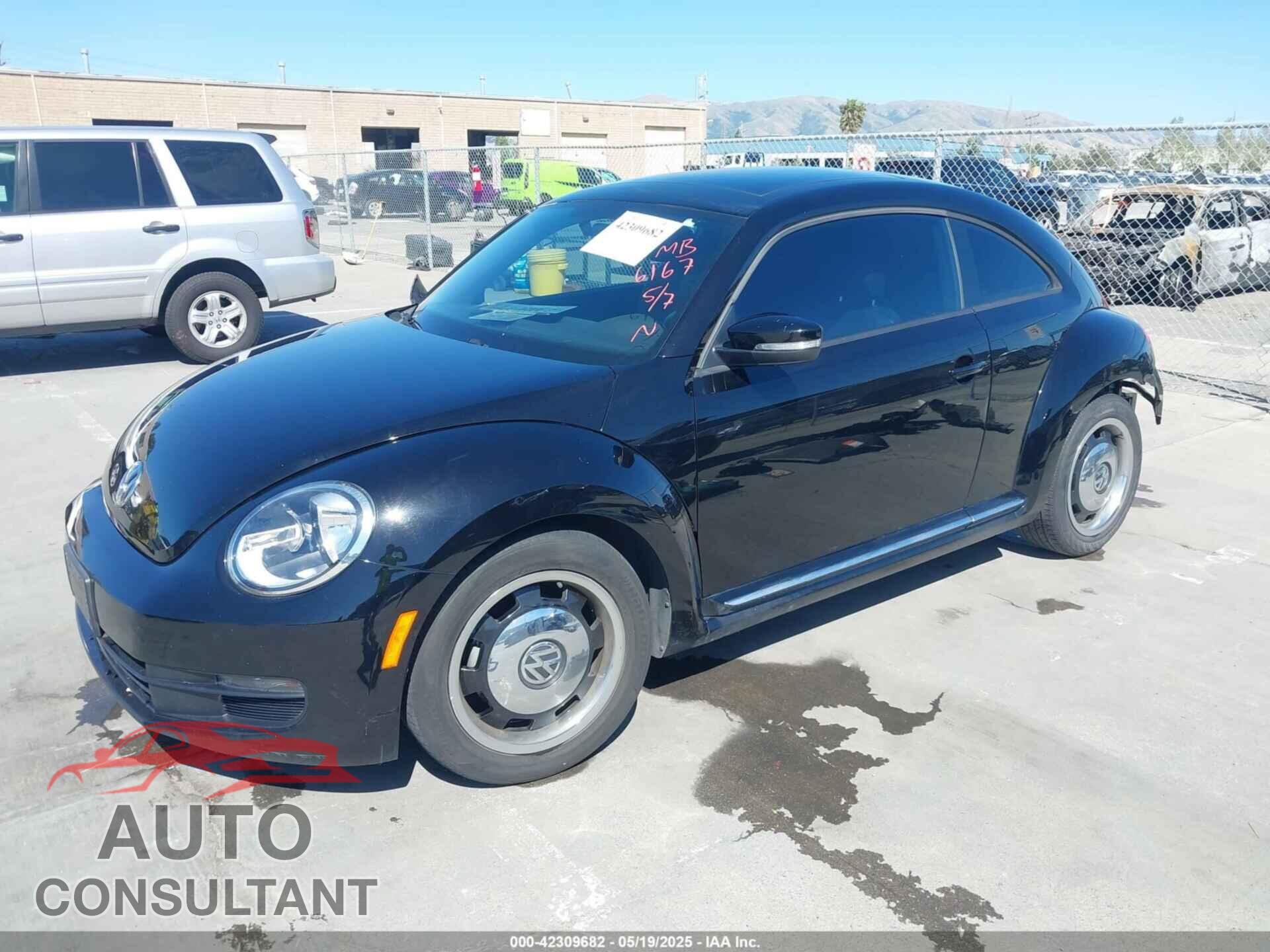 VOLKSWAGEN BEETLE 2013 - 3VWJP7AT7DM612357