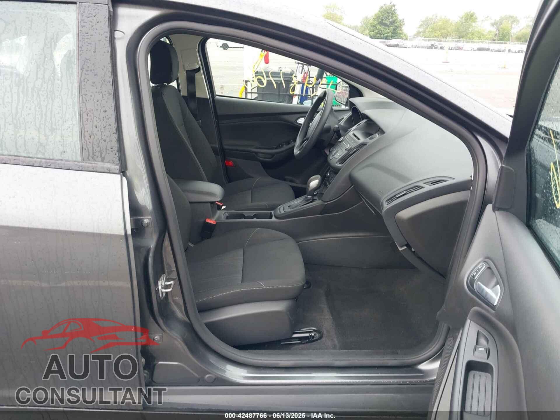 FORD FOCUS 2017 - 1FADP3F28HL235303