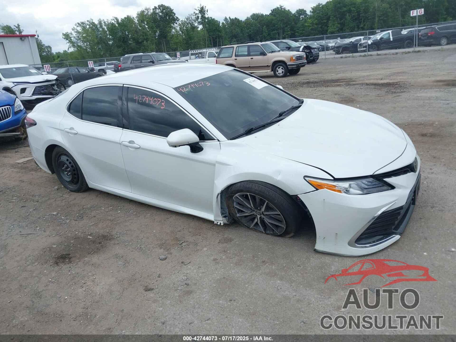 TOYOTA CAMRY 2021 - 4T1F11BK3MU040563