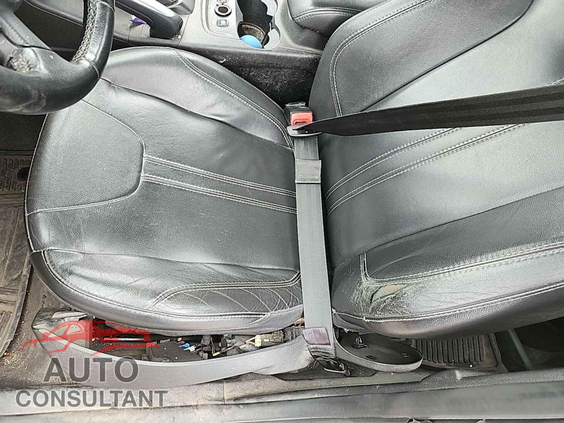 FORD FOCUS 2013 - 1FADP3F28DL107086