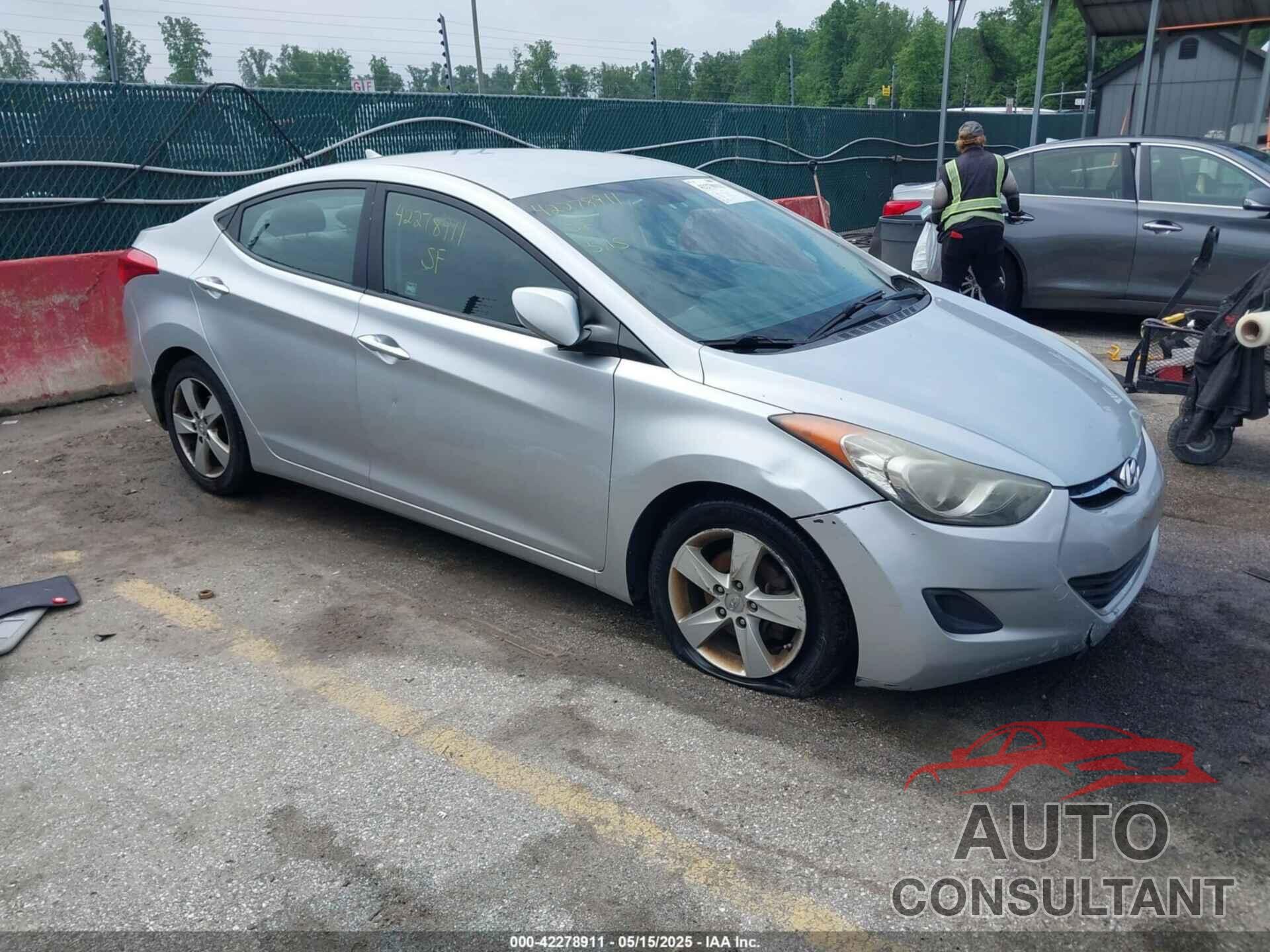 HYUNDAI ELANTRA 2013 - 5NPDH4AE7DH297126