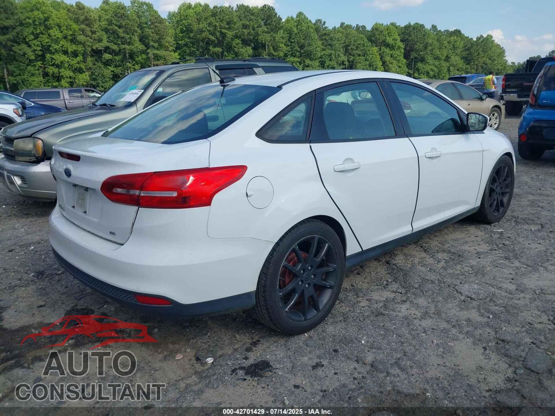 FORD FOCUS 2018 - 1FADP3F24JL280499