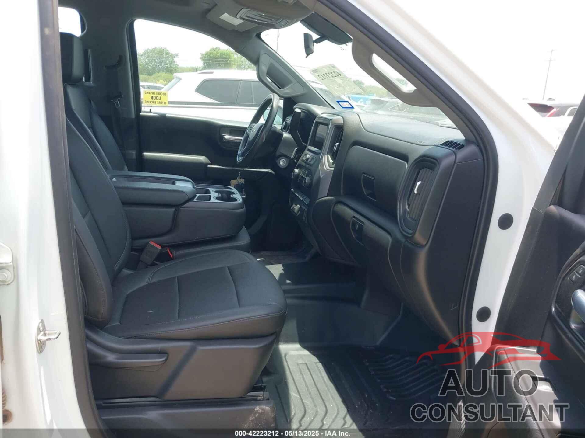 CHEVROLET SILVERADO 1500 2021 - 1GCRYAEF9MZ211203