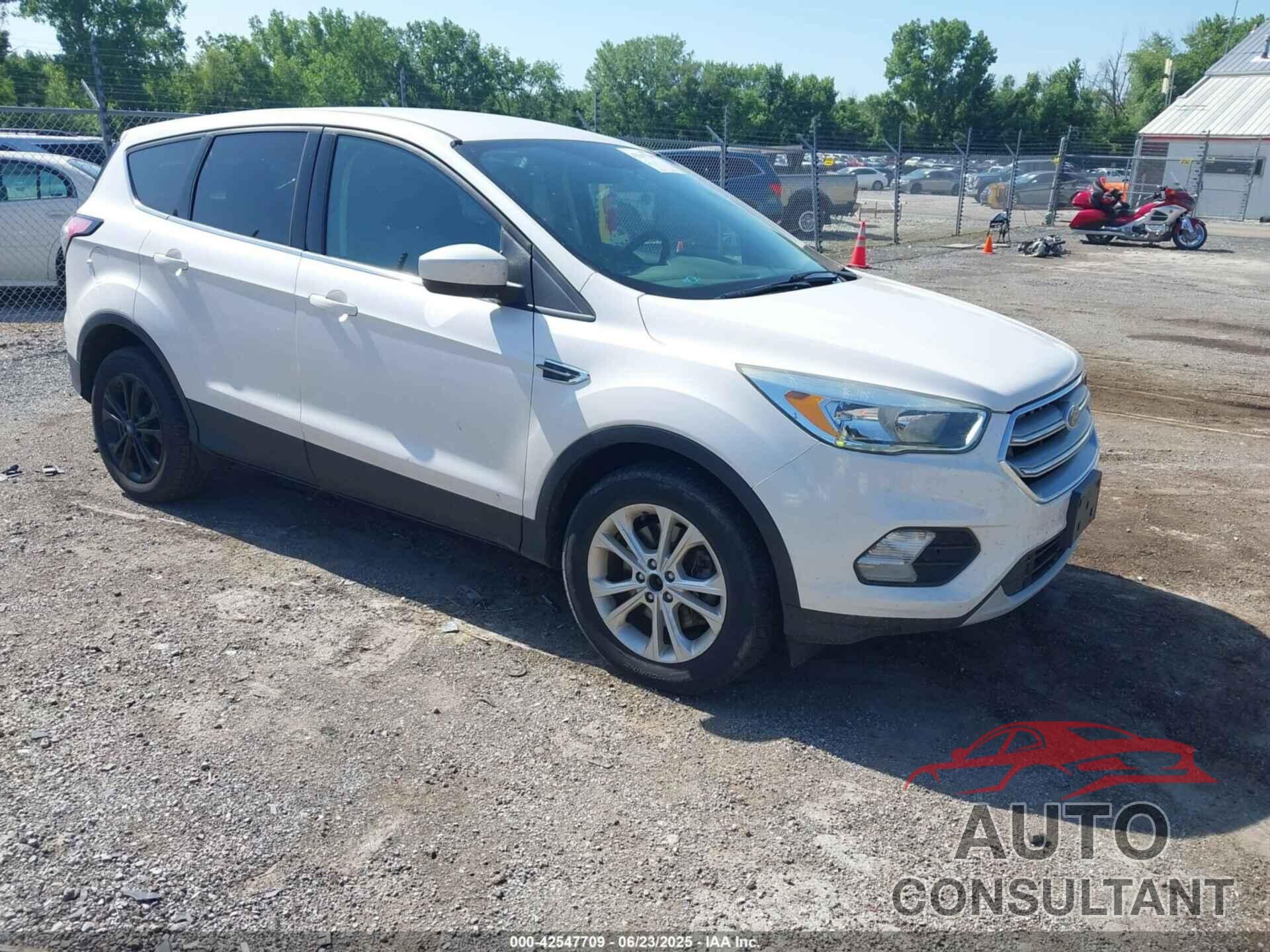 FORD ESCAPE 2017 - 1FMCU9GD5HUC55001