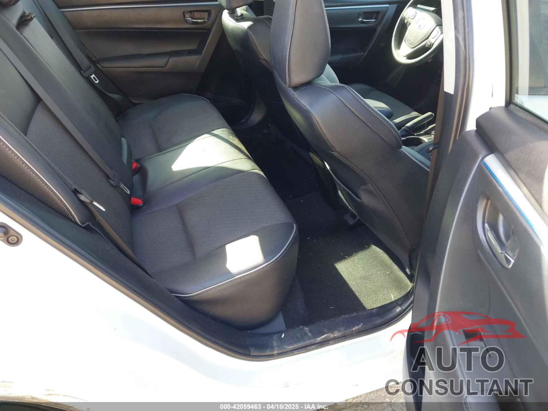 TOYOTA COROLLA 2015 - 5YFBURHE4FP278884