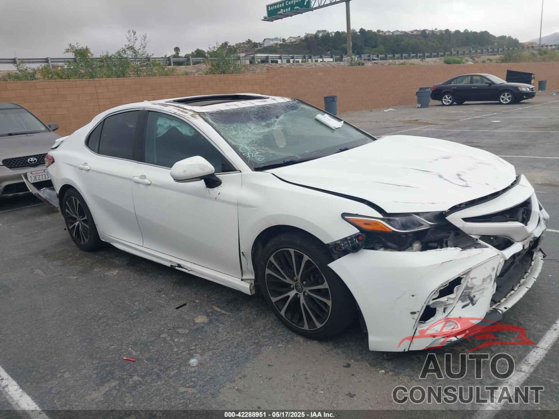 TOYOTA CAMRY 2018 - 4T1B11HK9JU509026