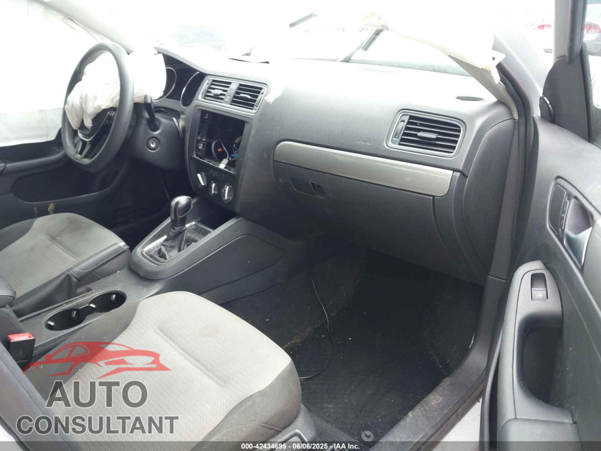 VOLKSWAGEN JETTA 2017 - 3VW2B7AJ8HM328548