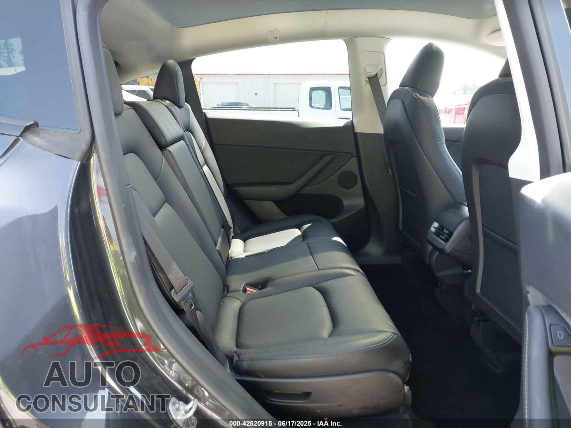 TESLA MODEL Y 2024 - 7SAYGAEEXRF180212
