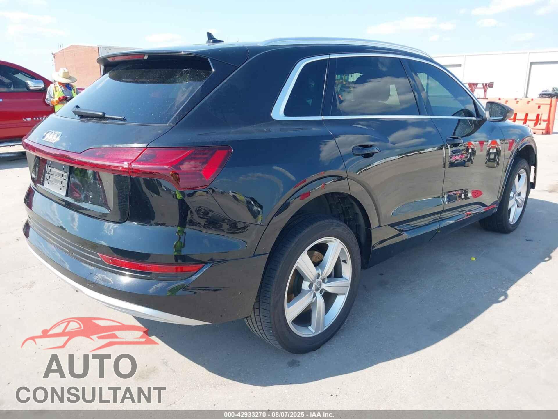 AUDI E-TRON 2019 - WA1LAAGE2KB023105