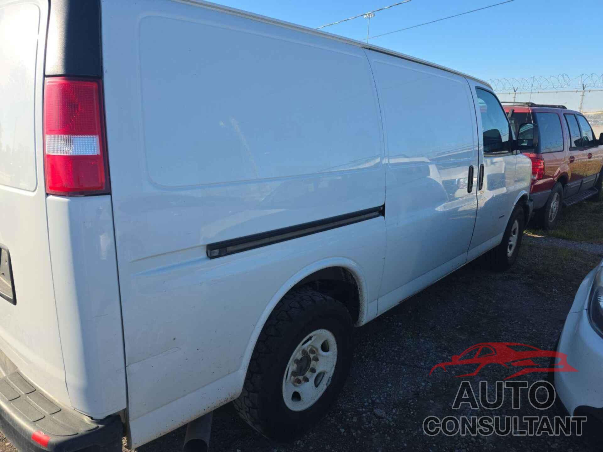 CHEVROLET EXPRESS G2500 2019 - 1GCWGAF16K1368837
