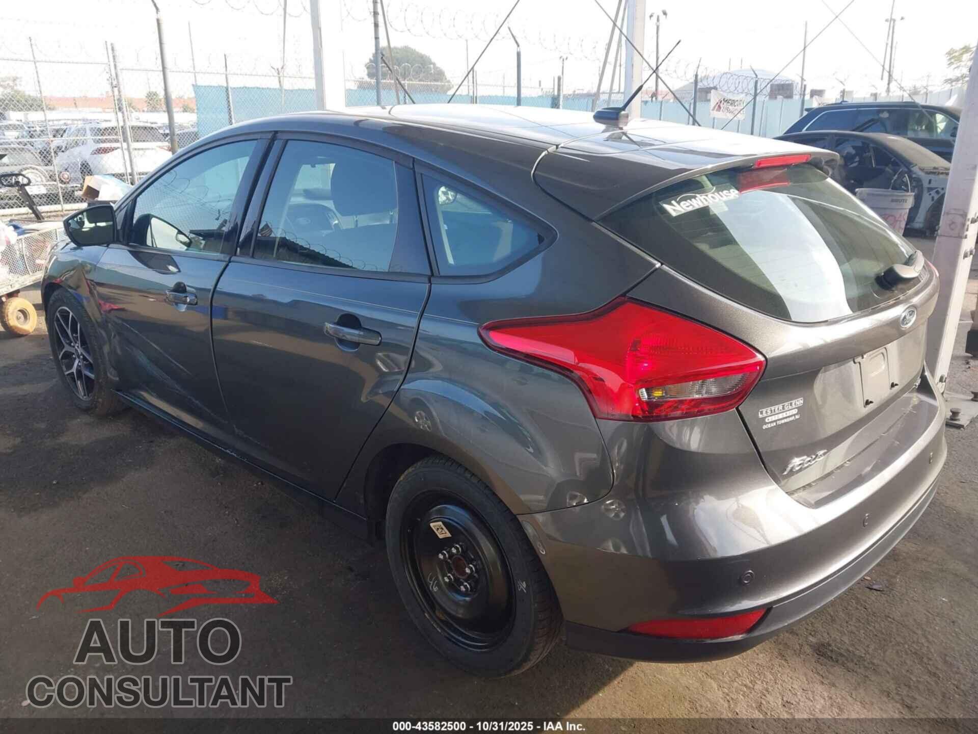 FORD FOCUS 2017 - 1FADP3M29HL321870