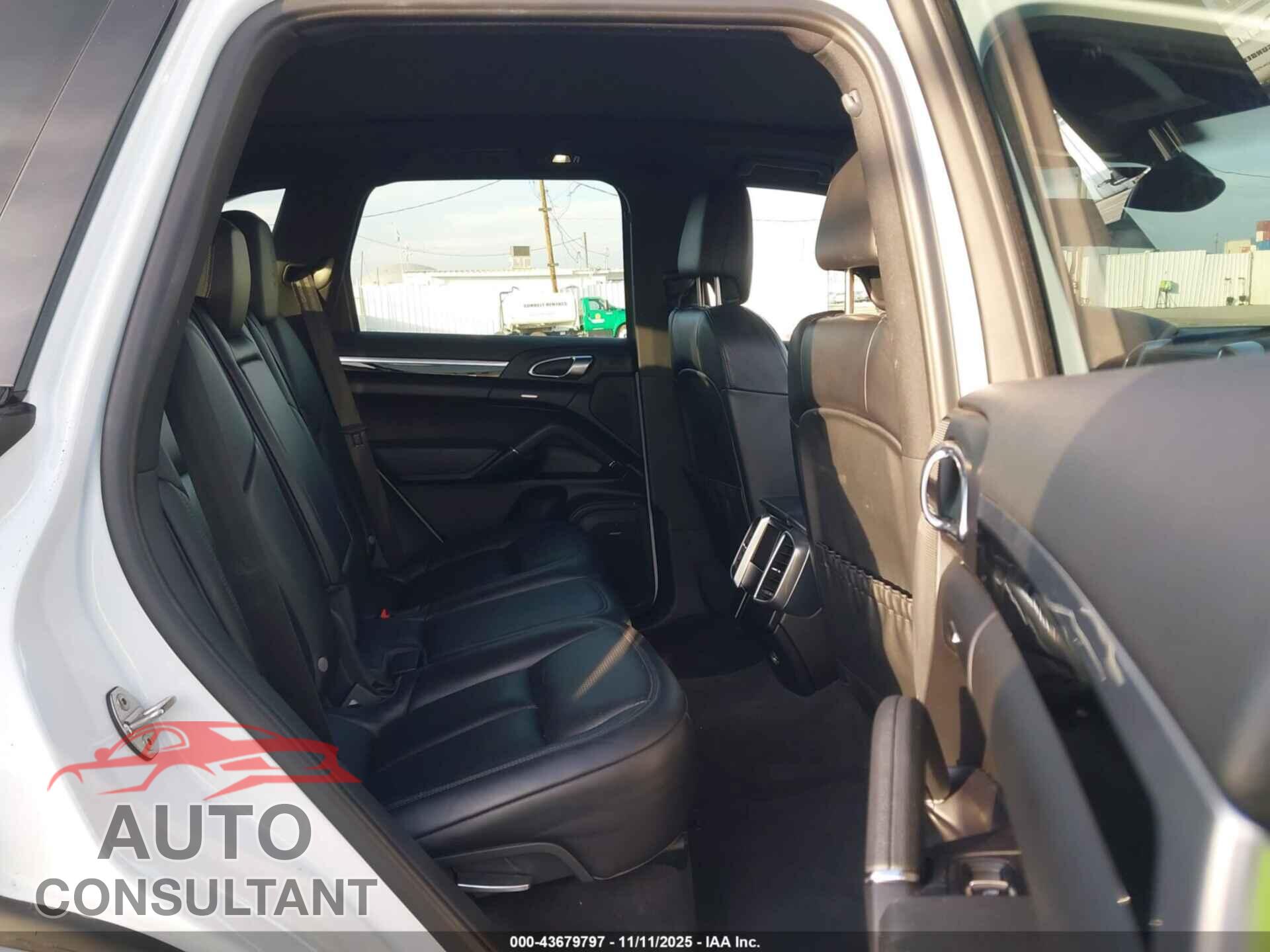 PORSCHE CAYENNE 2017 - WP1AA2A21HKA84342
