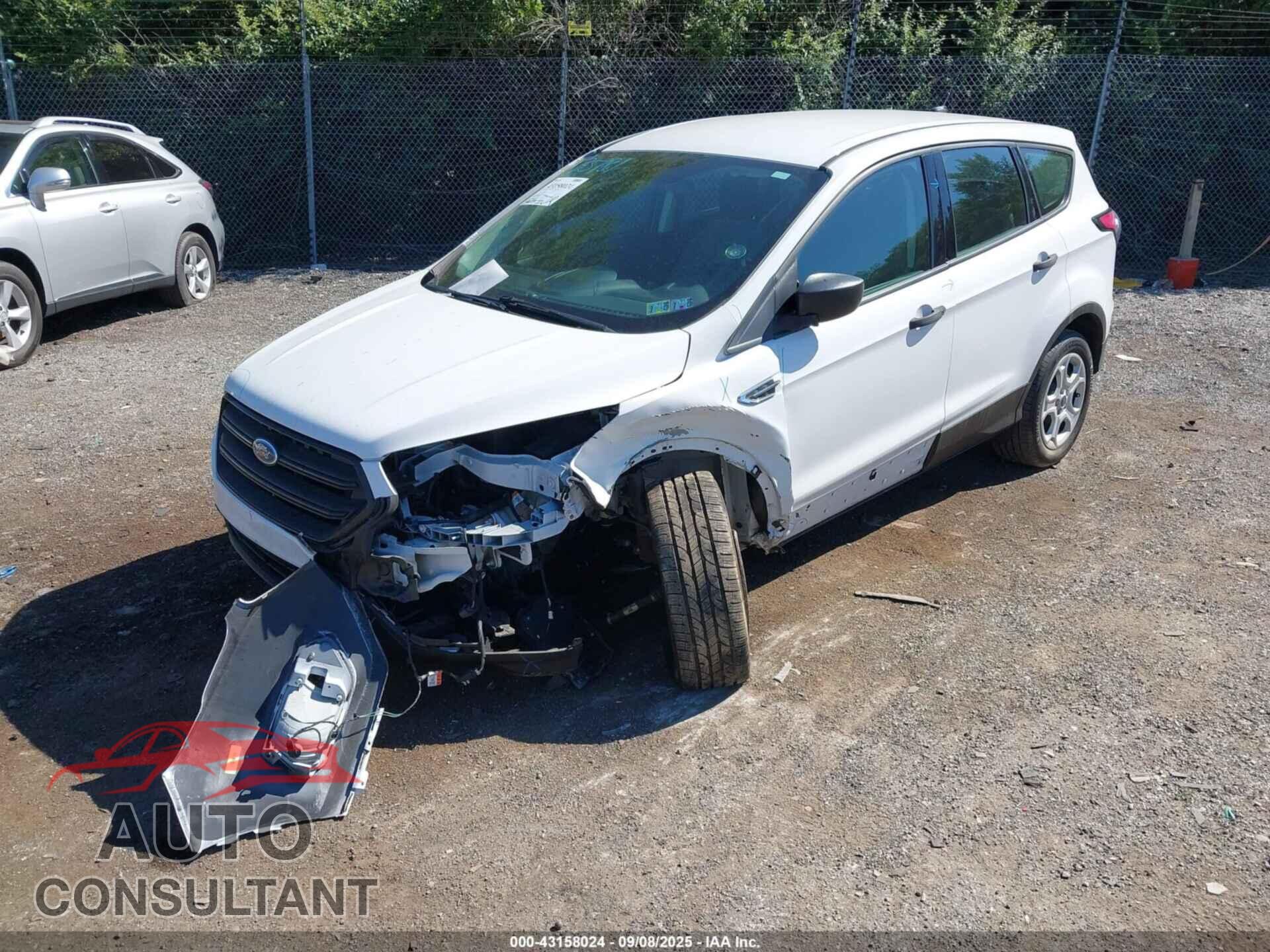 FORD ESCAPE 2018 - 1FMCU0F70JUA39165