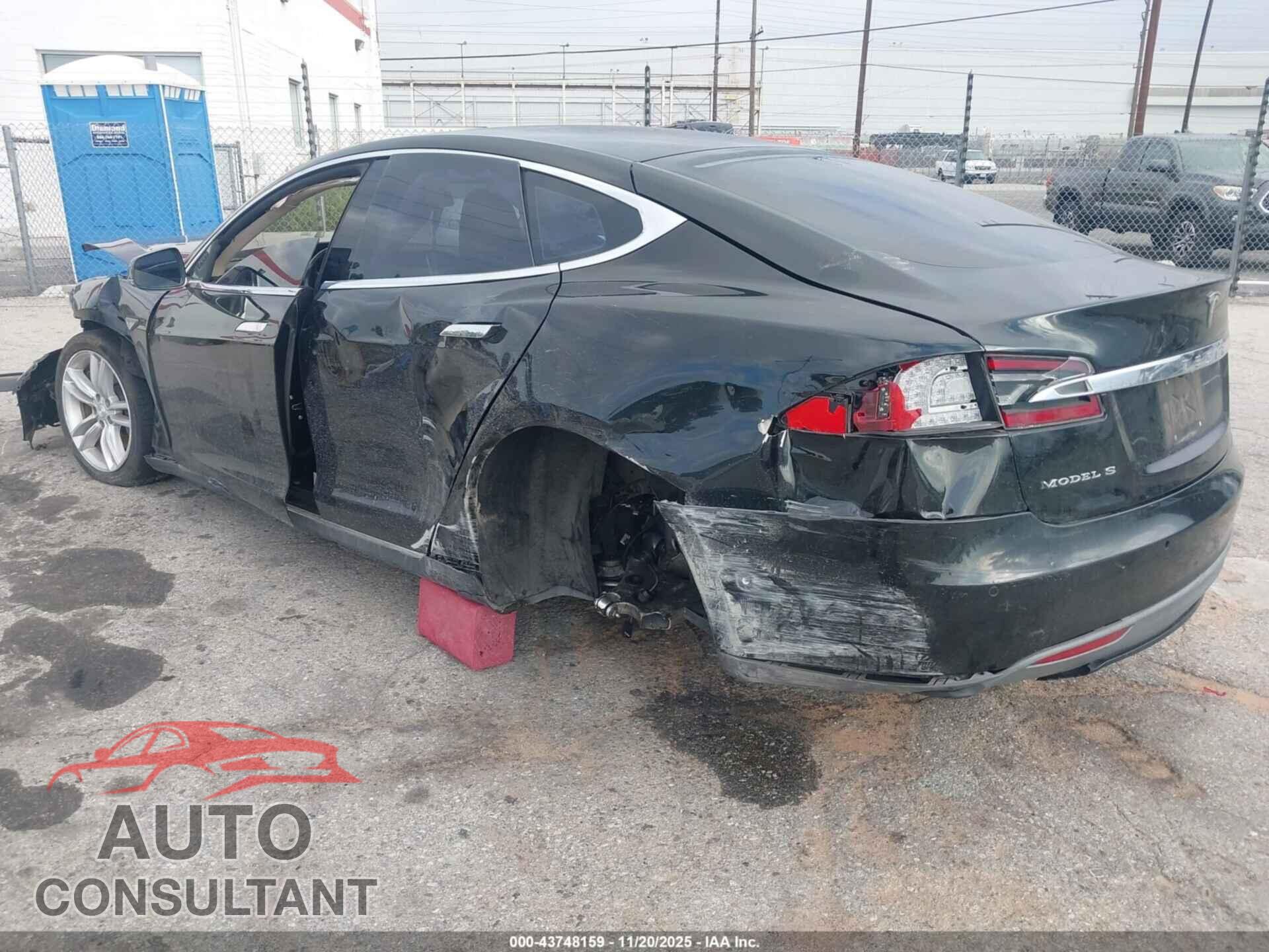 TESLA MODEL S 2015 - 5YJSA1E29FF116703