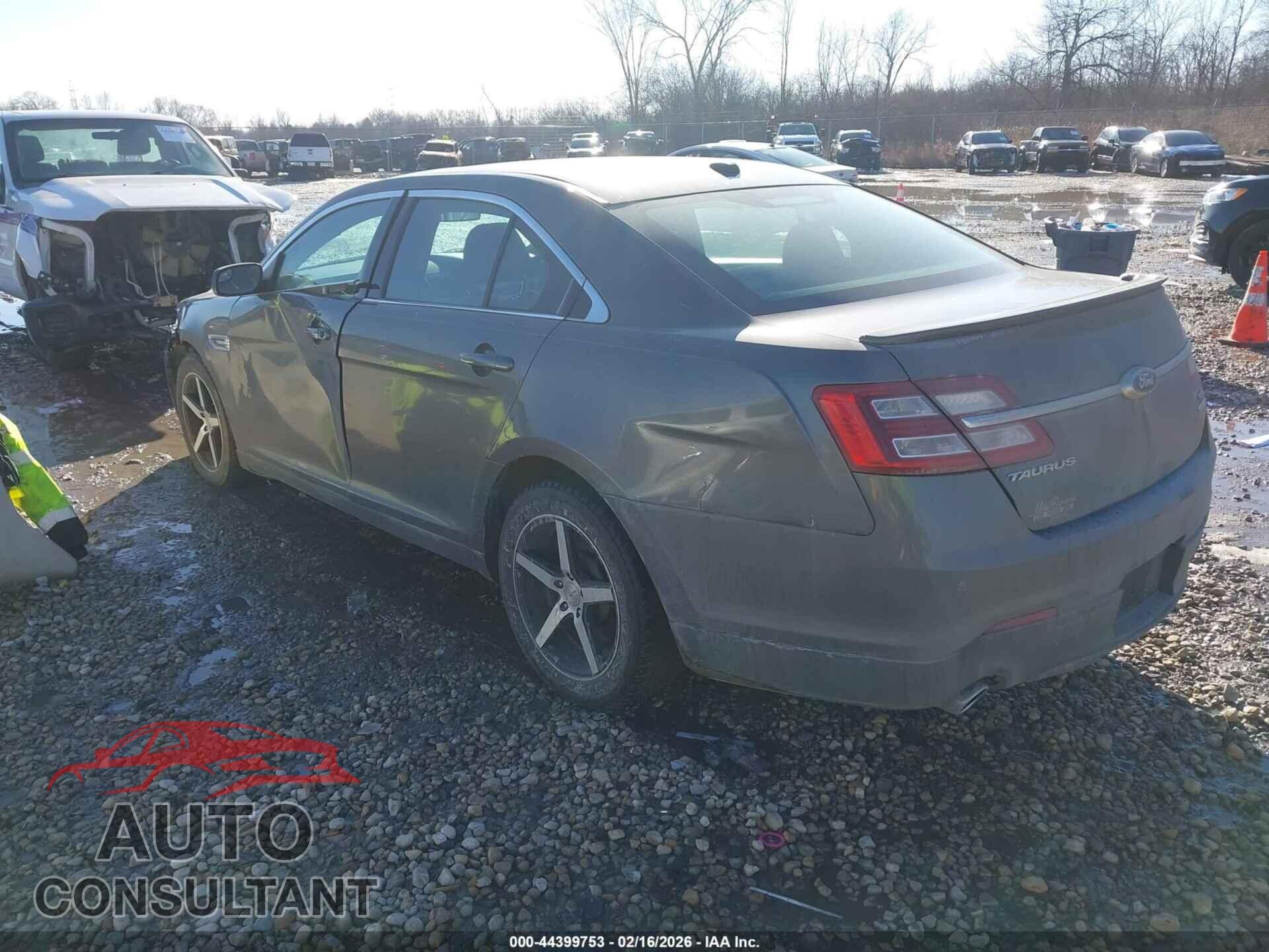 FORD TAURUS 2015 - 1FAHP2E82FG177664