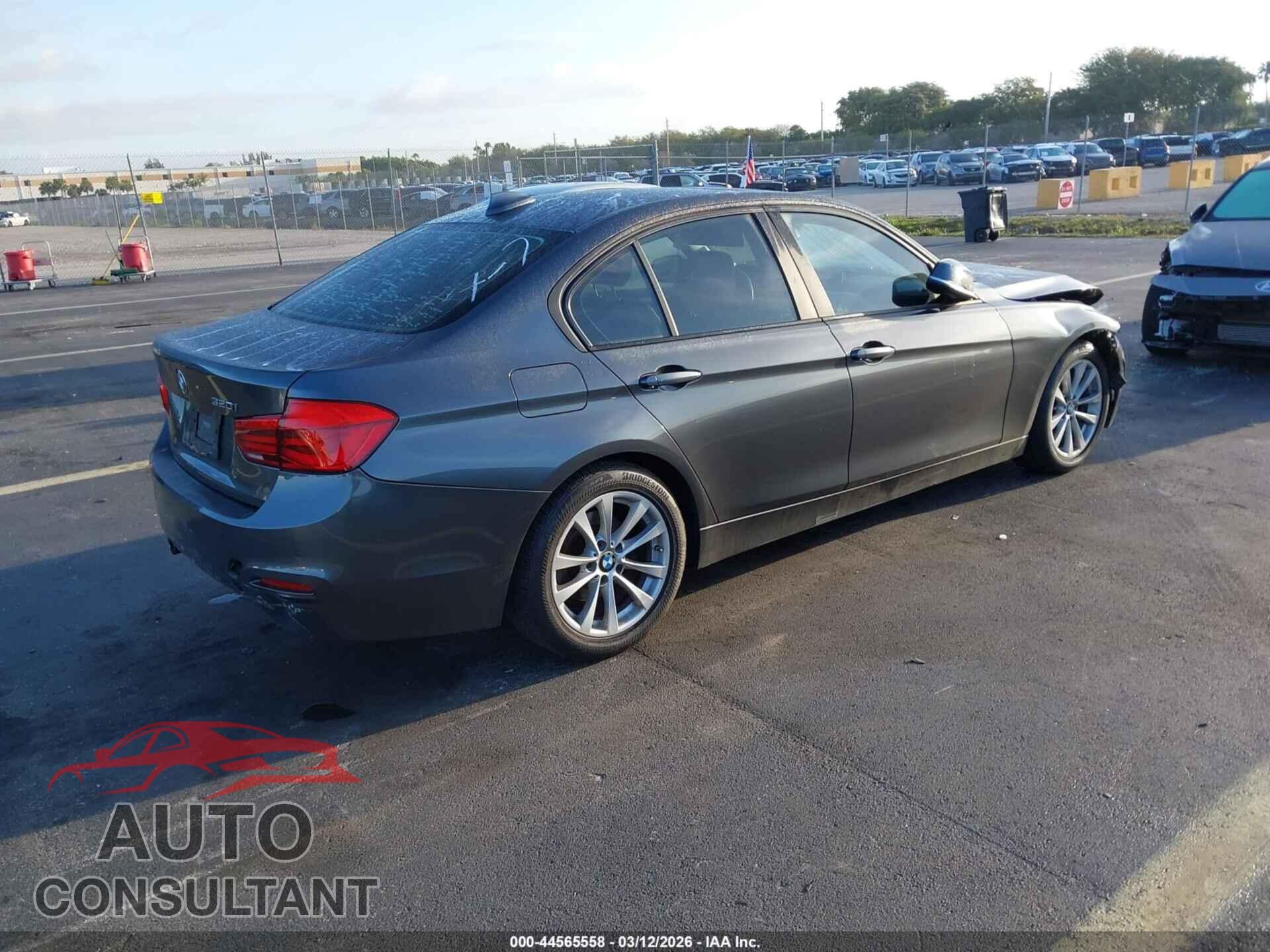 BMW 320I 2017 - WBA8A9C56HK619663