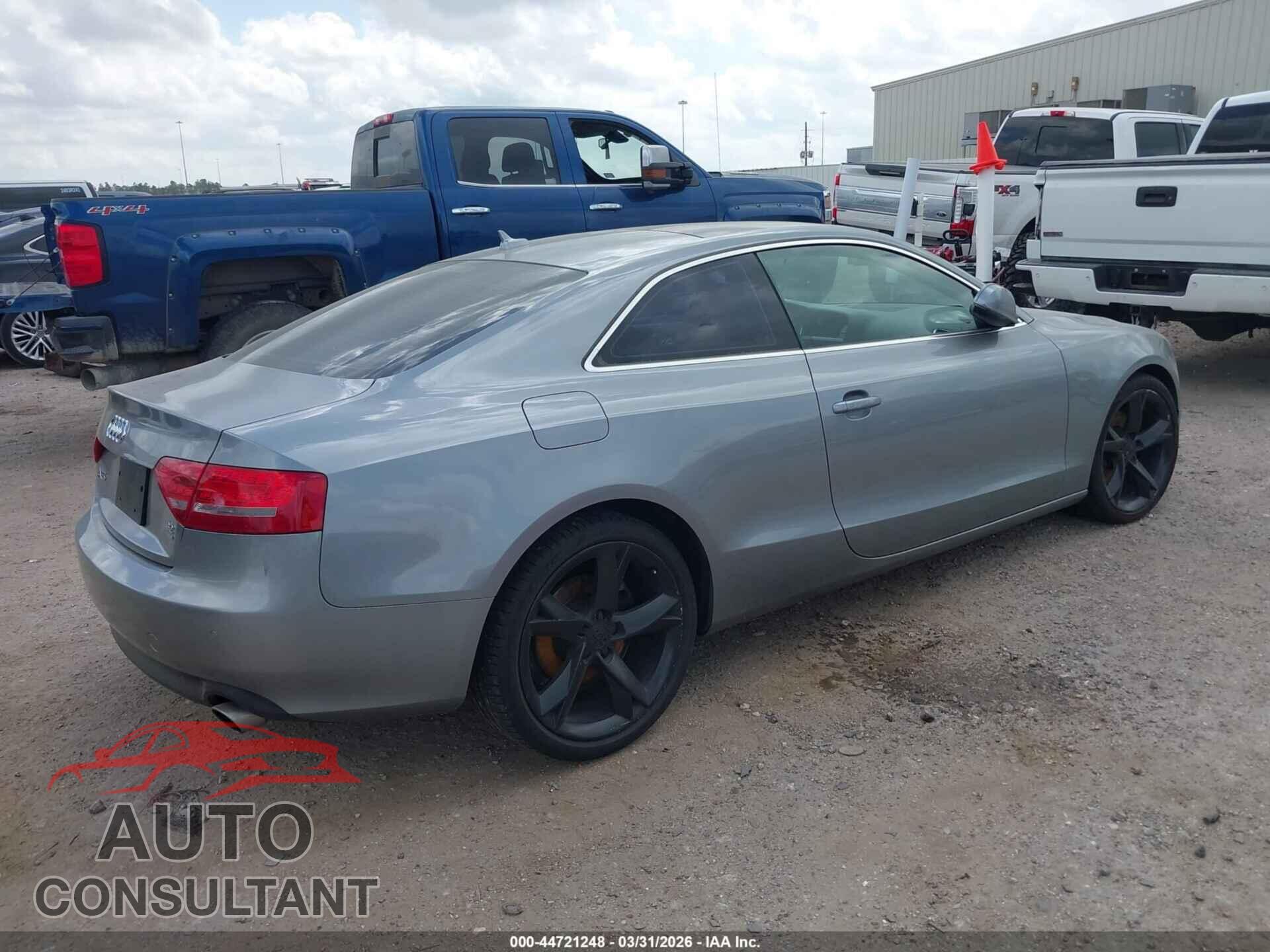 AUDI A5 2010 - WAUCKAFR9AA034885