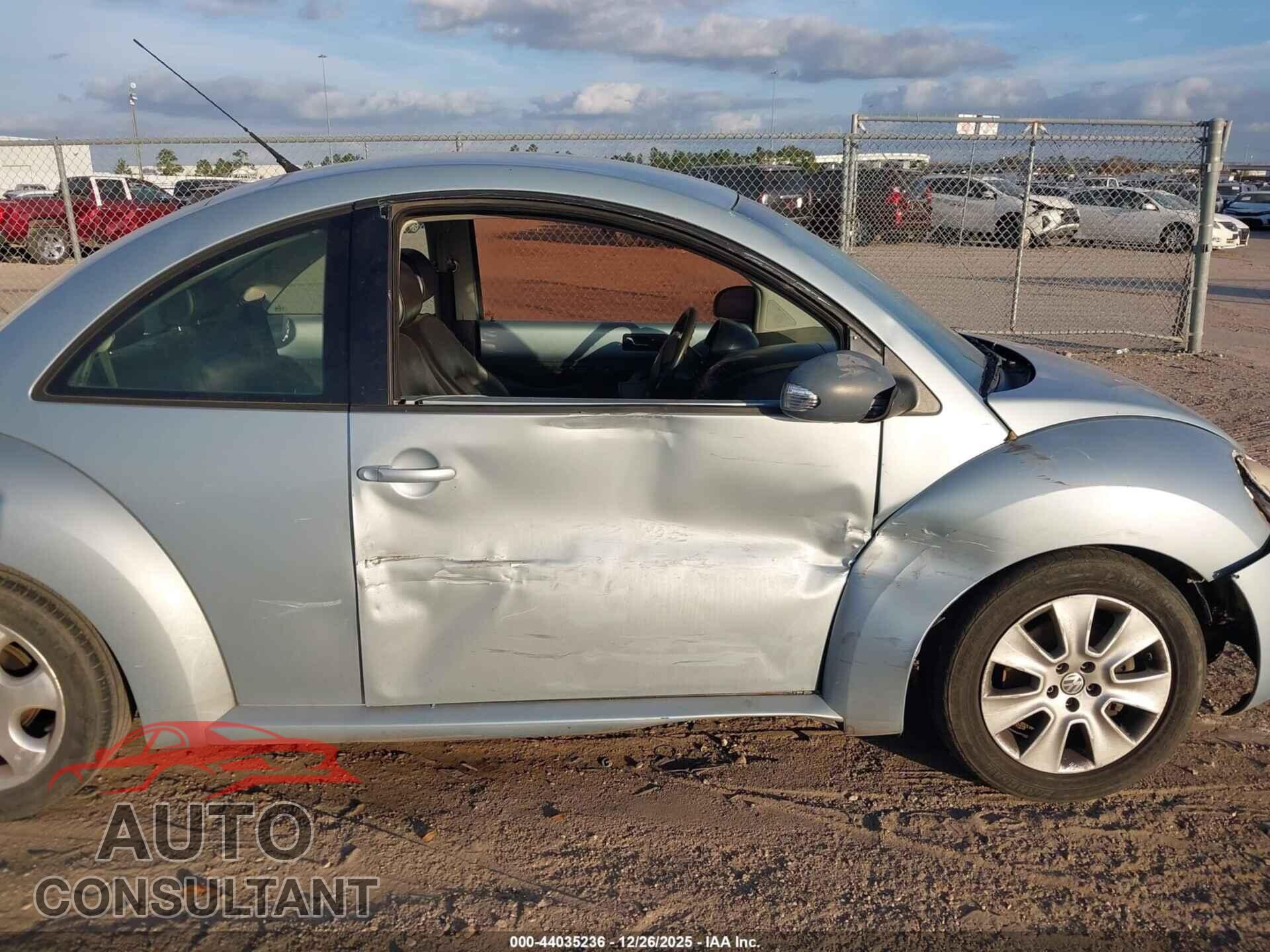 VOLKSWAGEN NEW BEETLE 2009 - 3VWPW31C59M512190