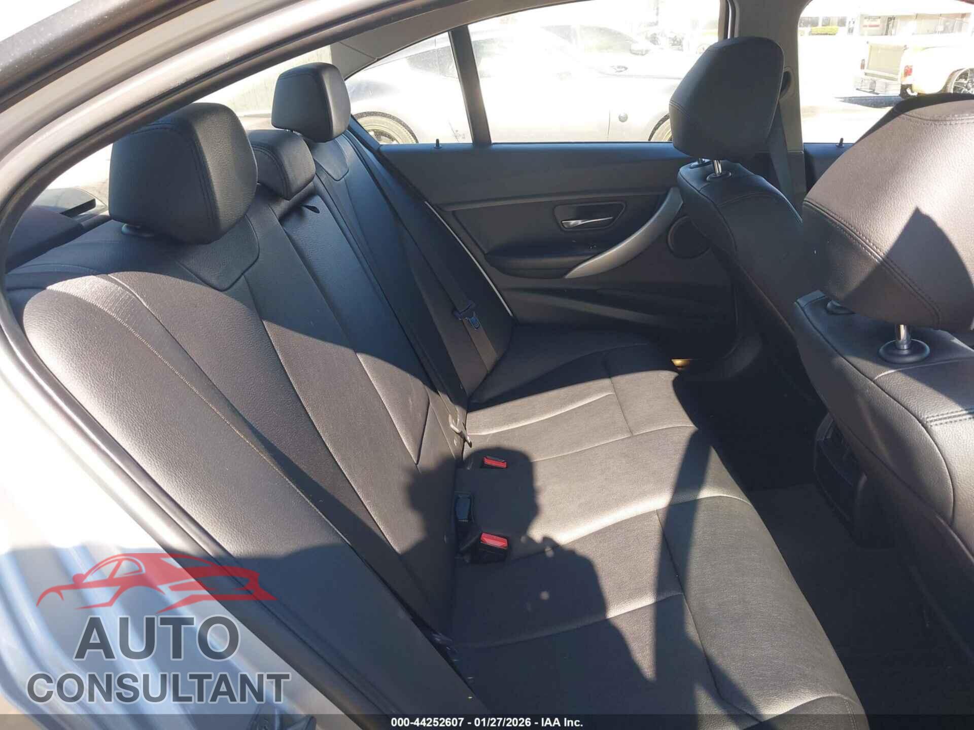 BMW 320I 2016 - WBA8E1G53GNU10328