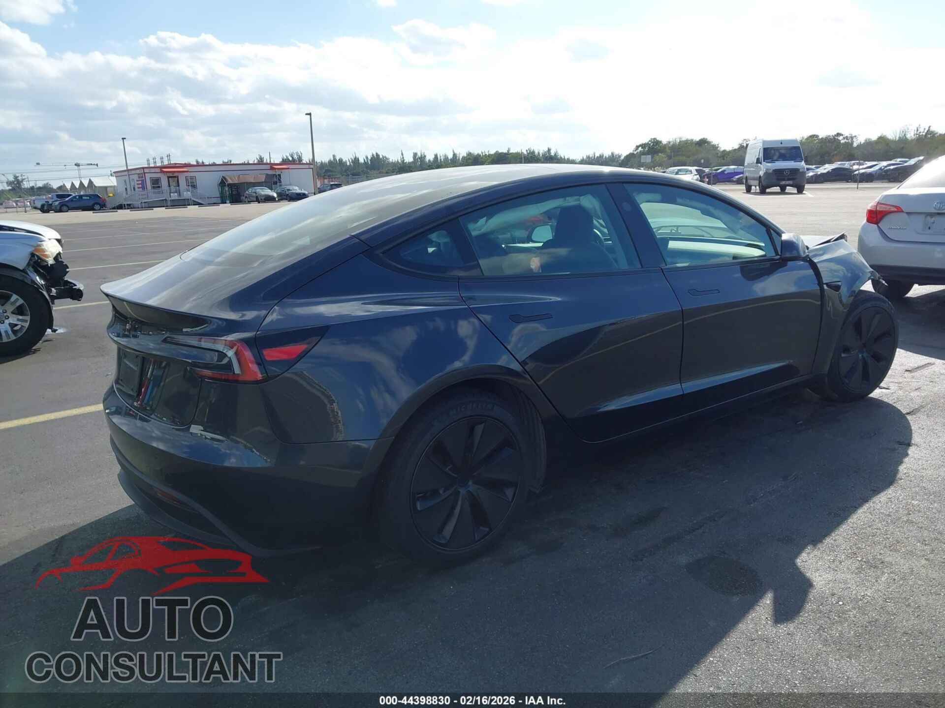 TESLA MODEL 3 2025 - 5YJ3E1EA1SF030974