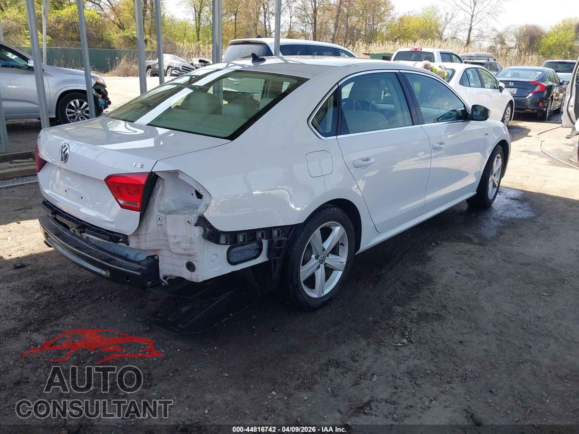 VOLKSWAGEN PASSAT 2015 - 1VWAT7A3XFC114105