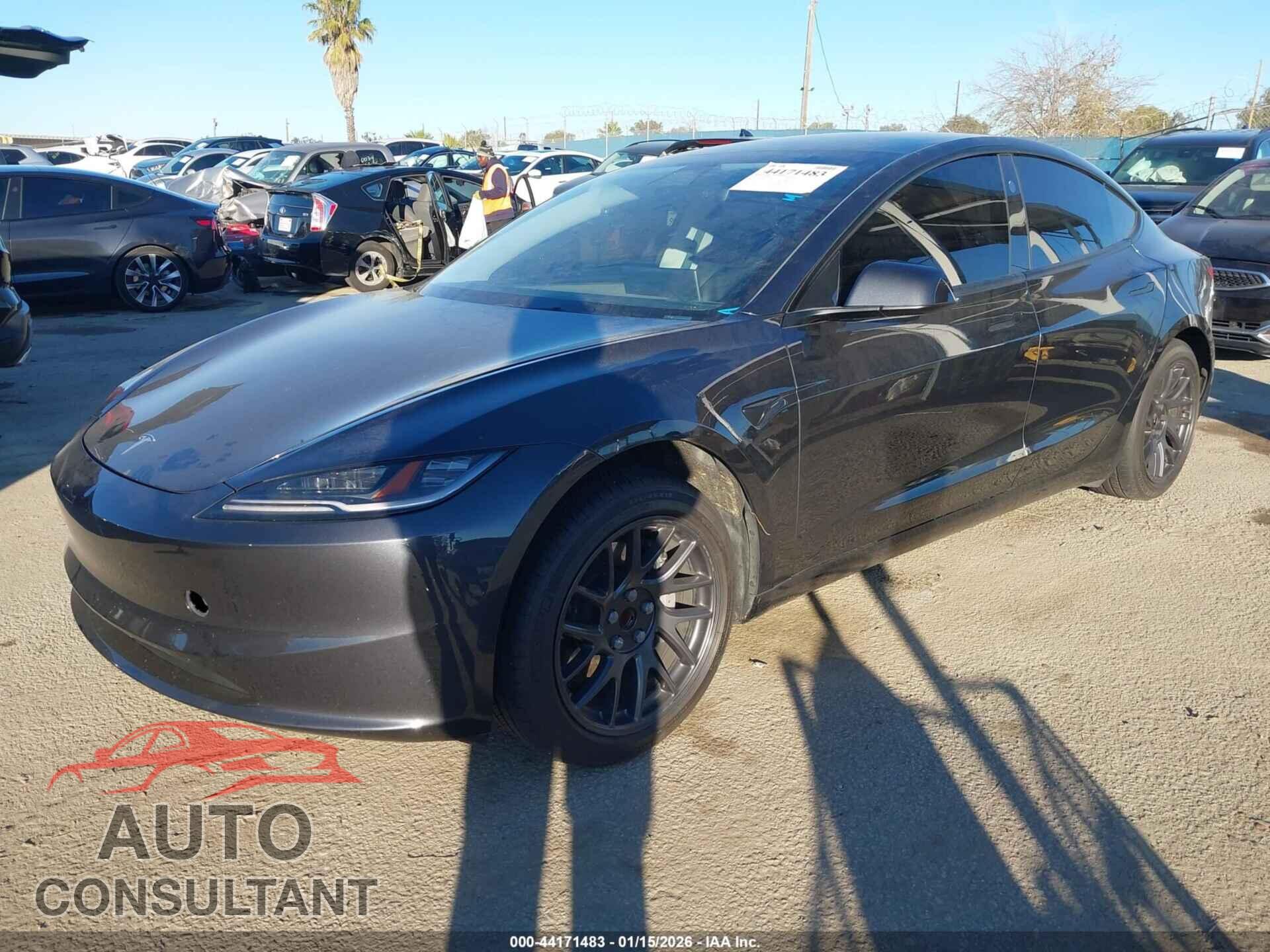 TESLA MODEL 3 2024 - 5YJ3E1EA9RF743325