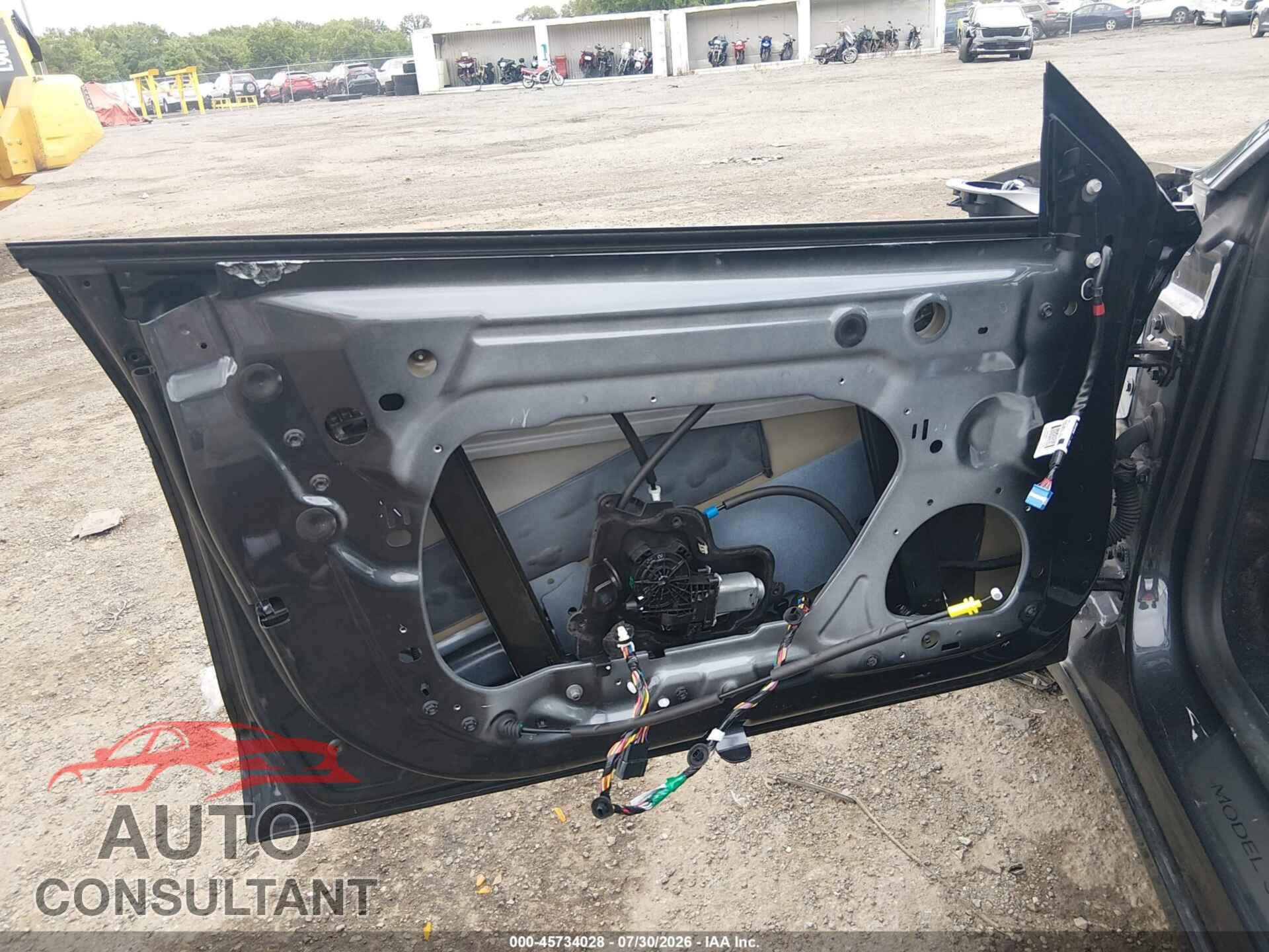 TESLA MODEL 3 2025 - 5YJ3E1EA4SF971710