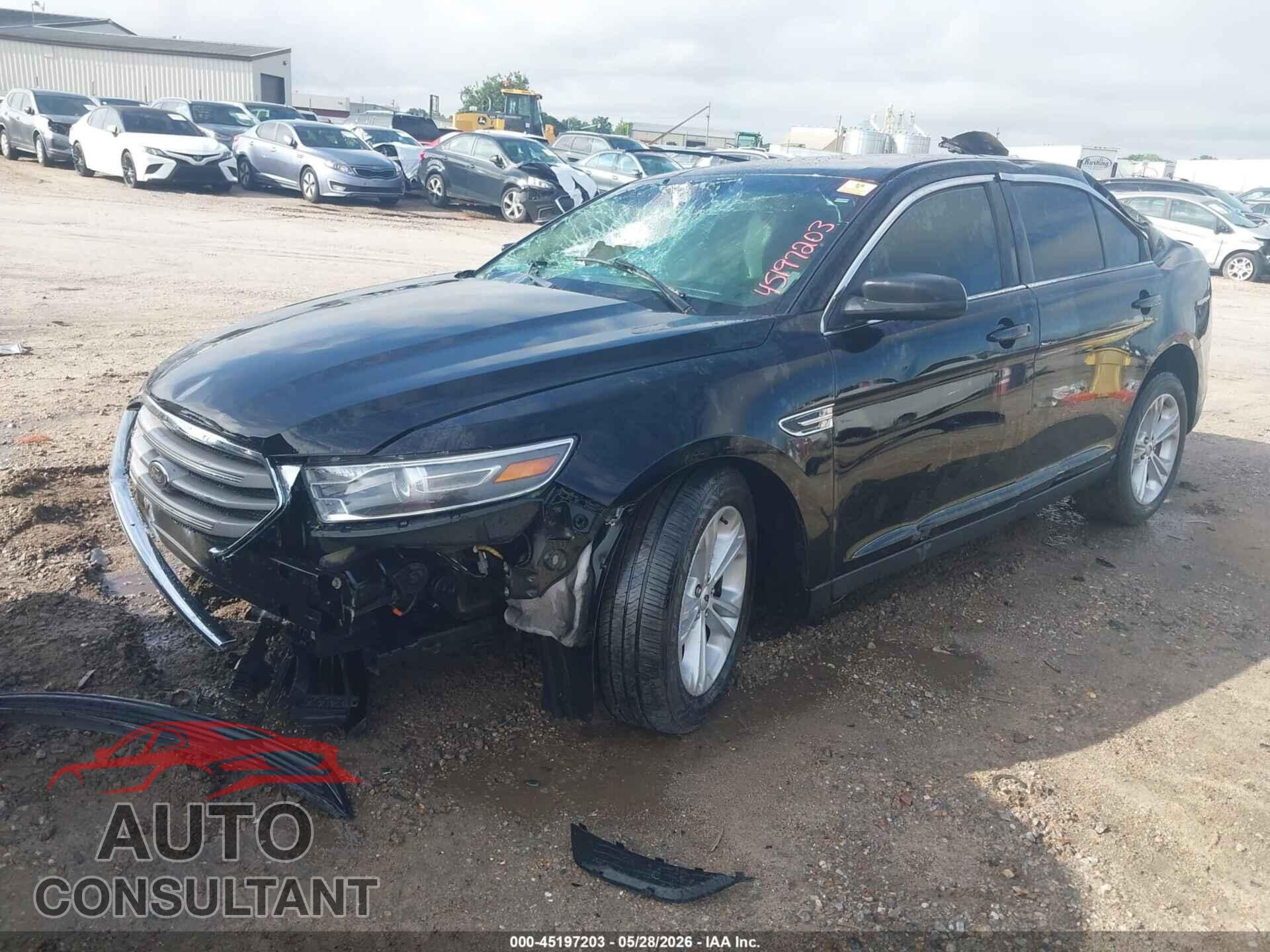 FORD TAURUS 2018 - 1FAHP2D8XJG115388