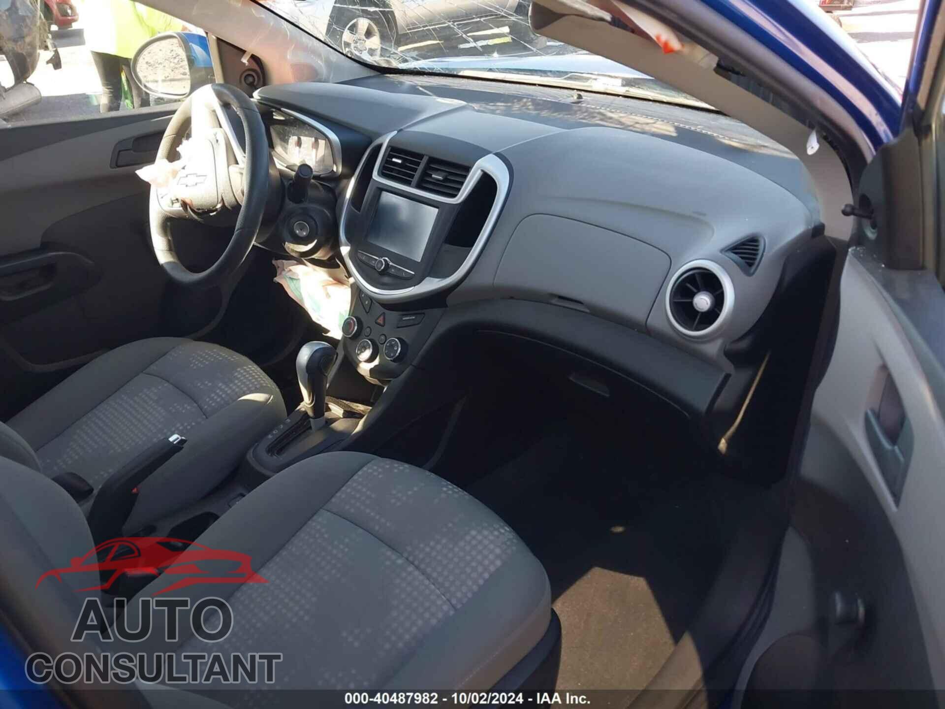 CHEVROLET SONIC 2017 - 1G1JB5SH9H4134730