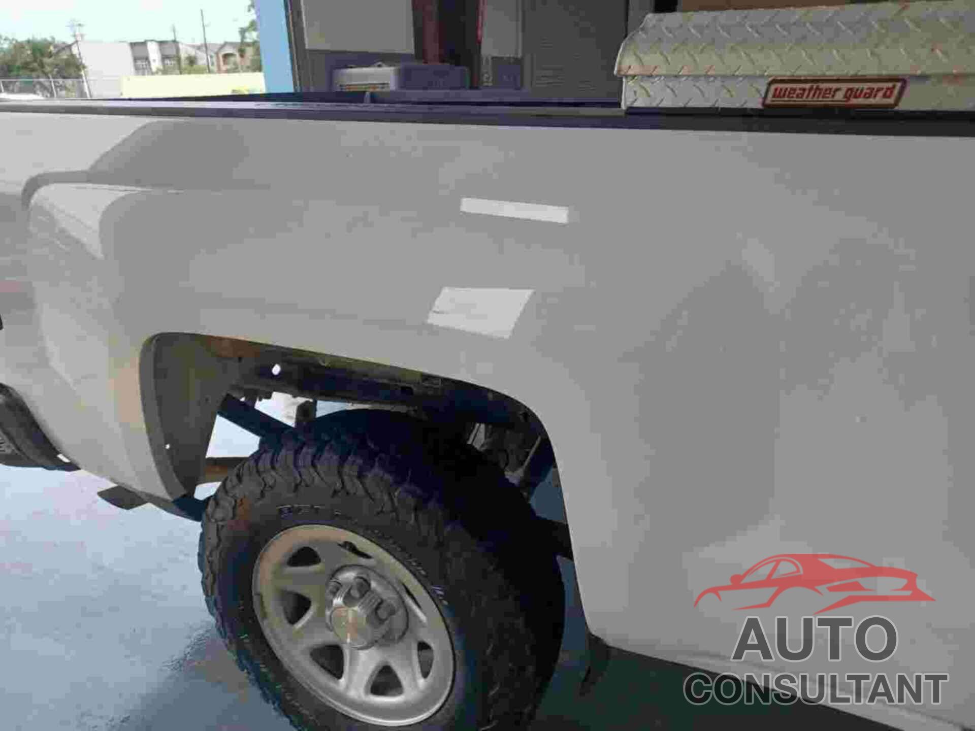 CHEVROLET SILVERADO 1500 2018 - 1GCRCNEH8JZ308654
