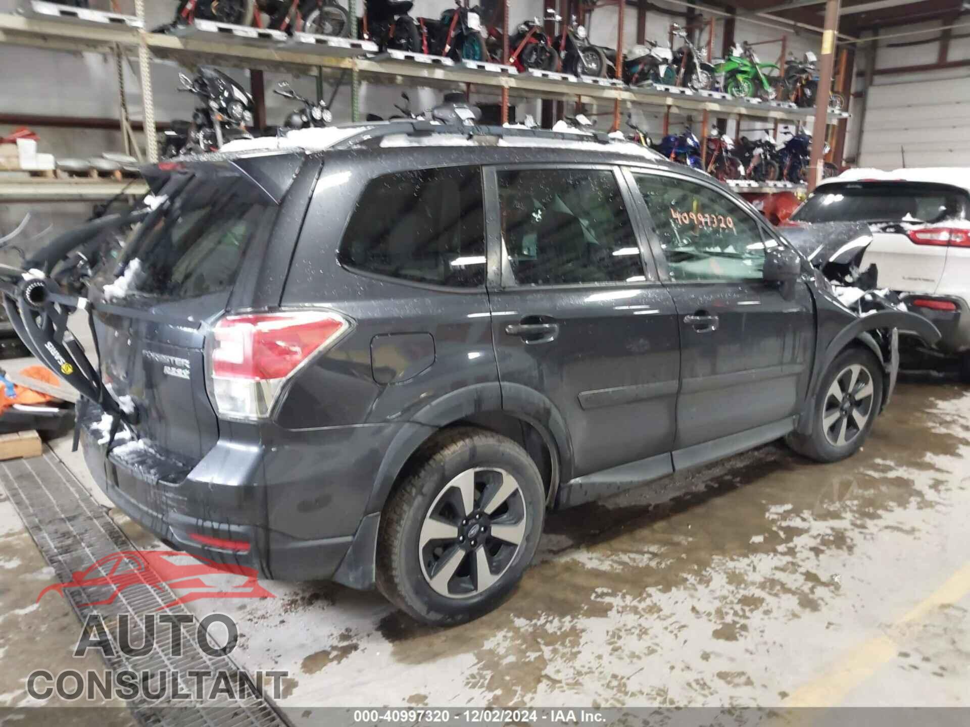 SUBARU FORESTER 2017 - JF2SJAEC9HH596402