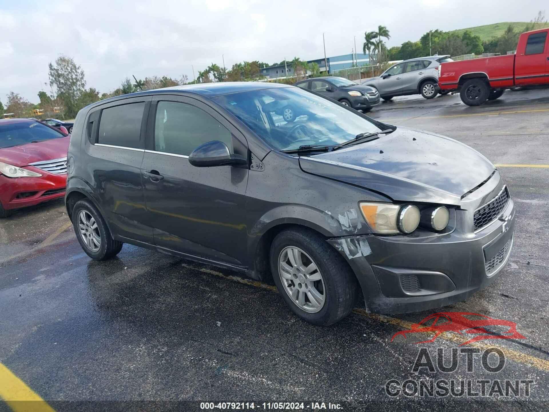 CHEVROLET SONIC 2015 - 1G1JC6SHXF4105995