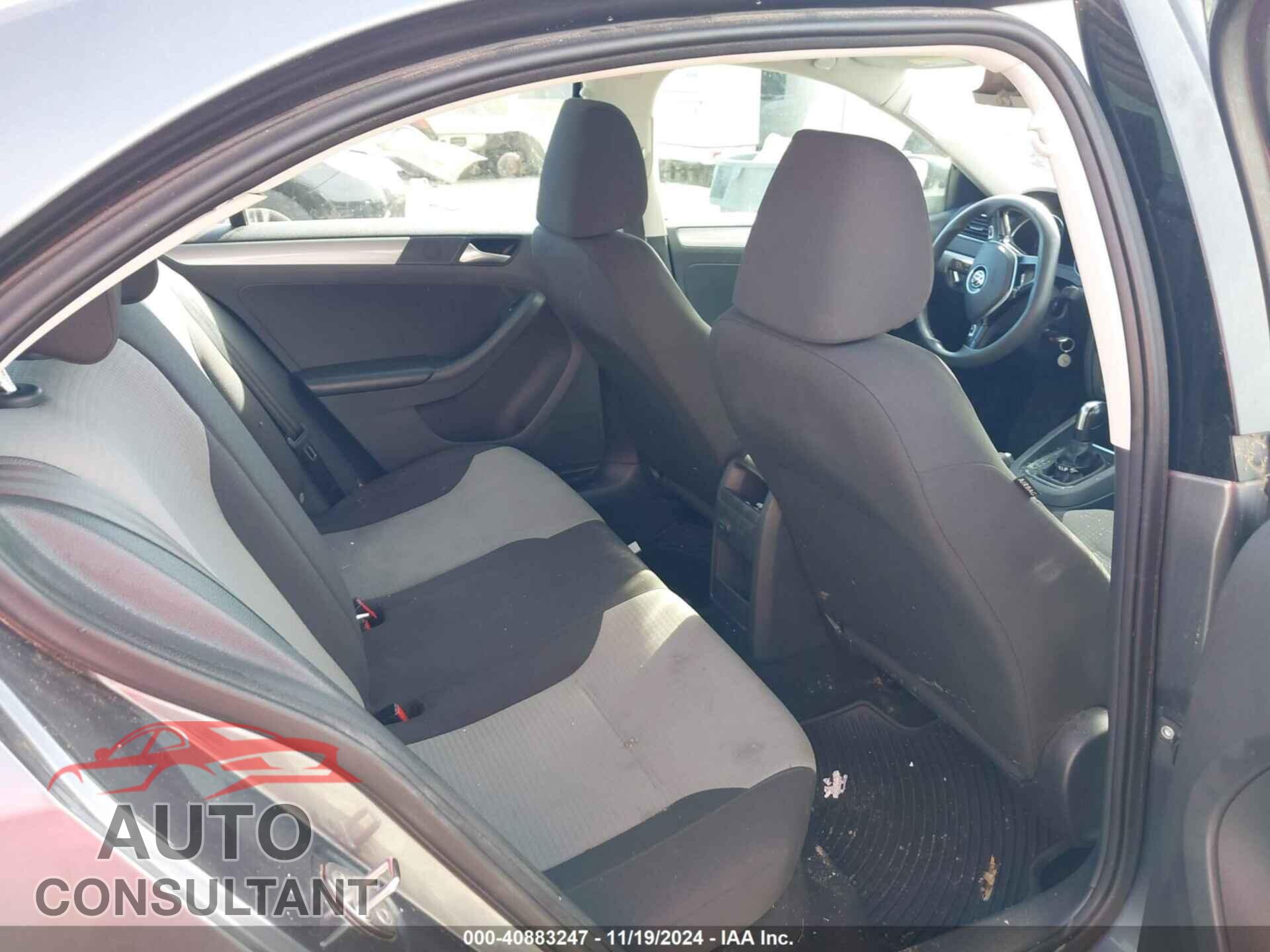 VOLKSWAGEN JETTA 2017 - 3VW2B7AJ4HM329647