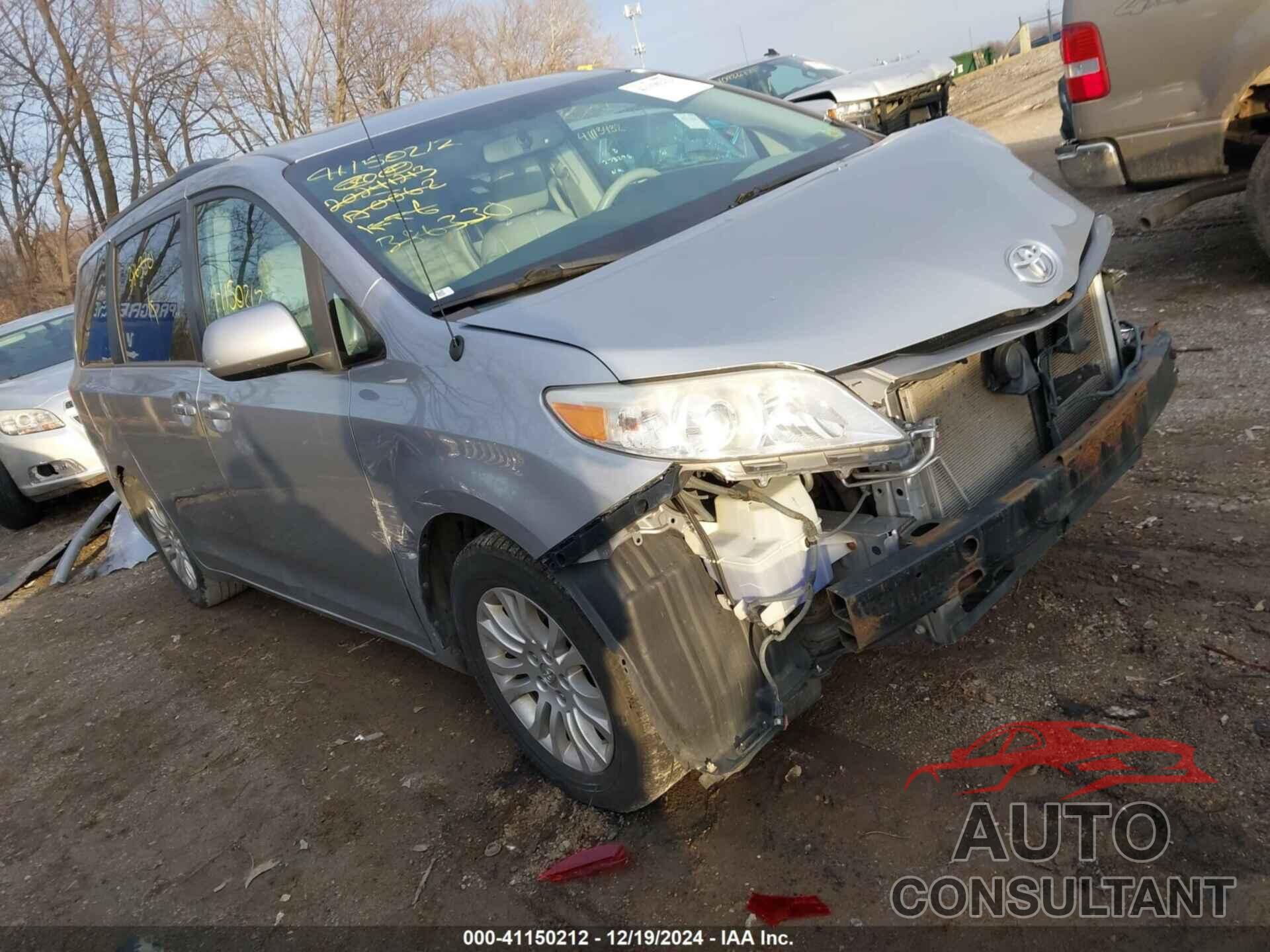 TOYOTA SIENNA 2013 - 5TDYK3DC0DS386330