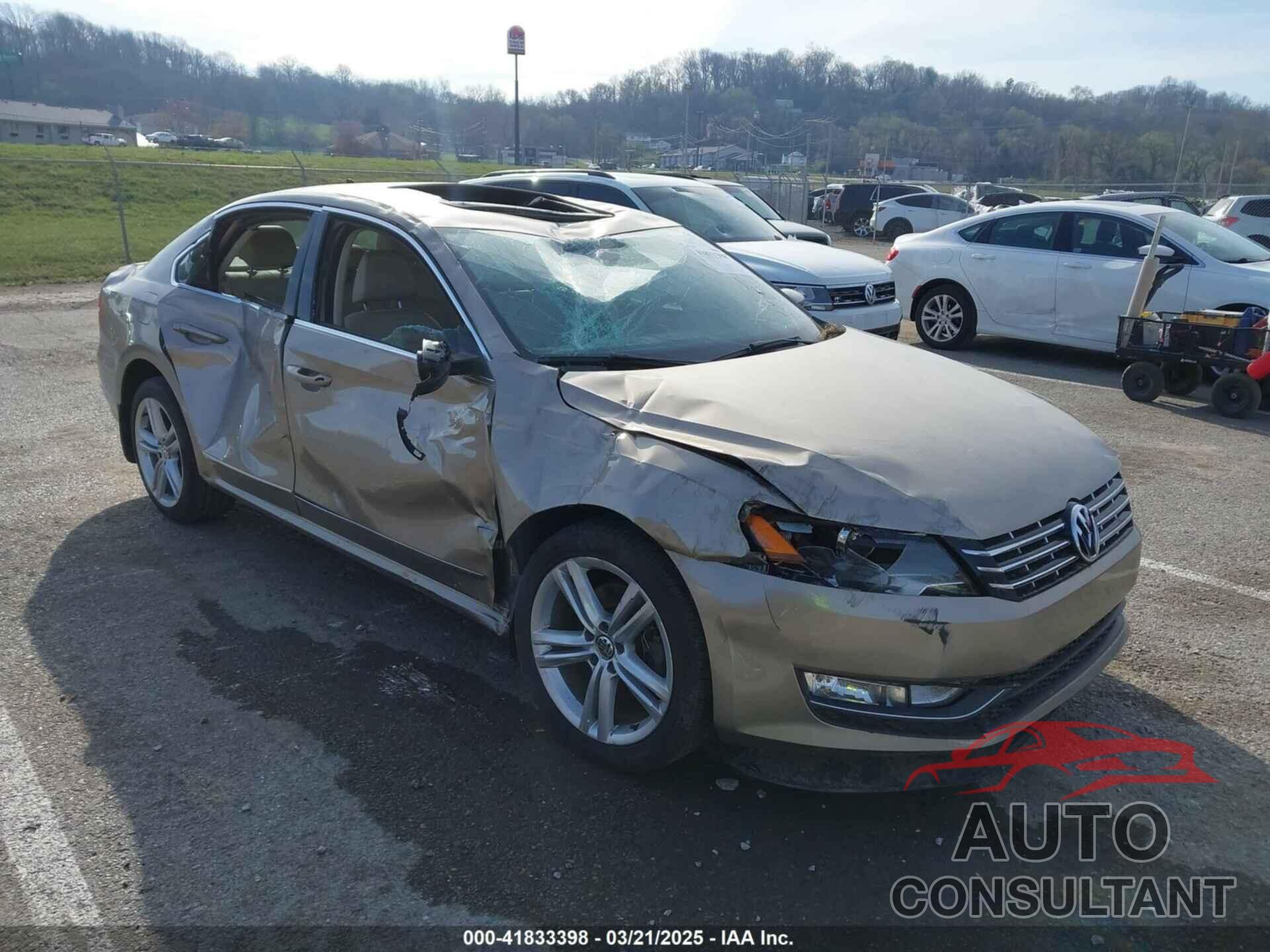VOLKSWAGEN PASSAT 2015 - 1VWCV7A38FC022252