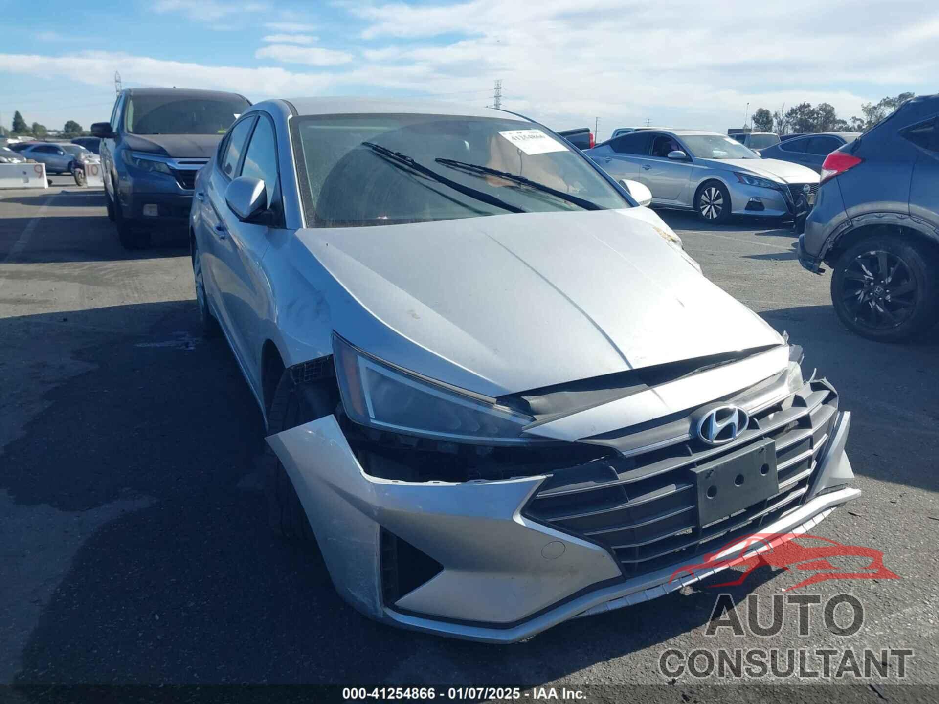 HYUNDAI ELANTRA 2019 - KMHD74LF3KU796173