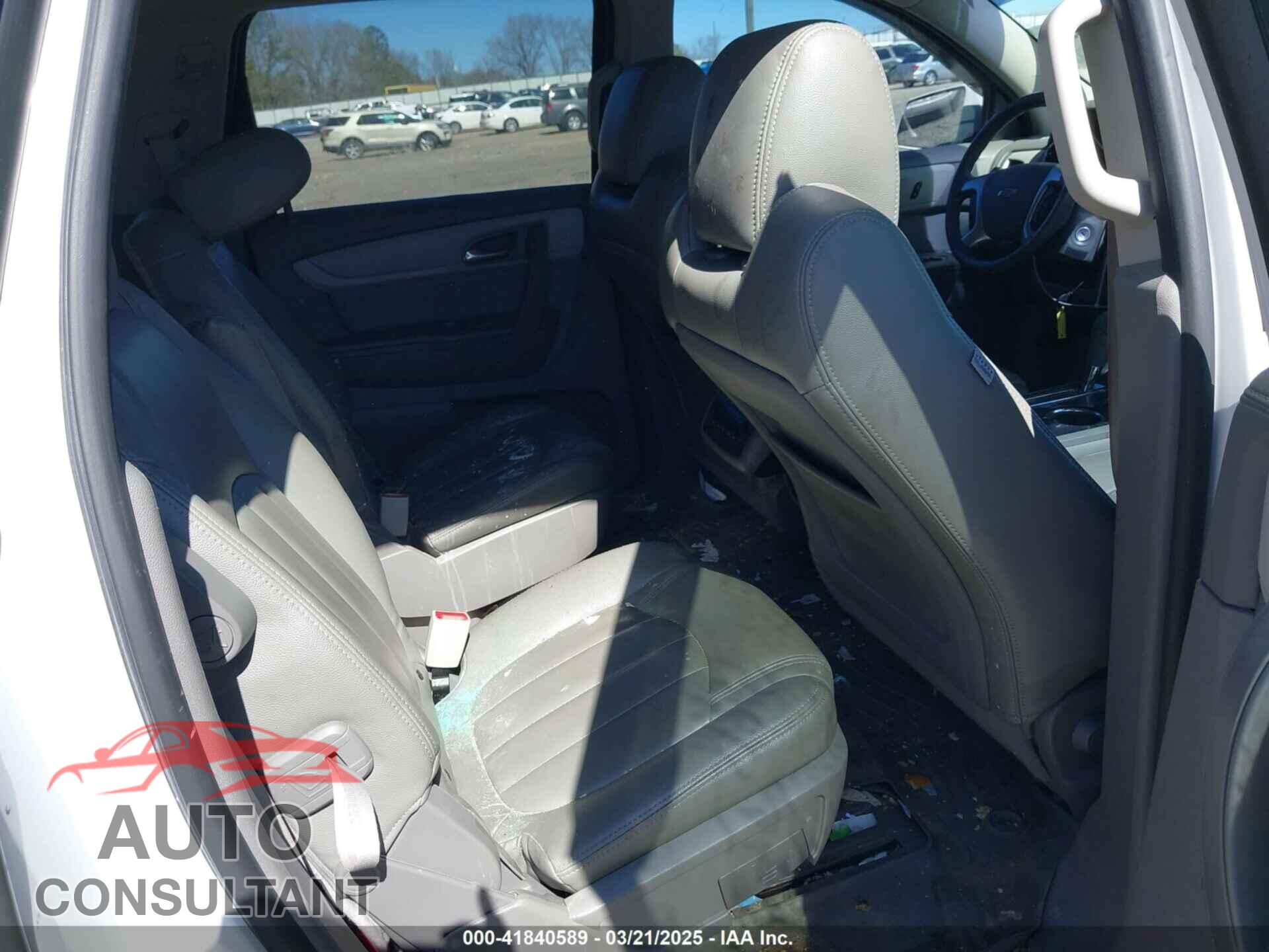 CHEVROLET TRAVERSE 2017 - 1GNKRHKD2HJ296360