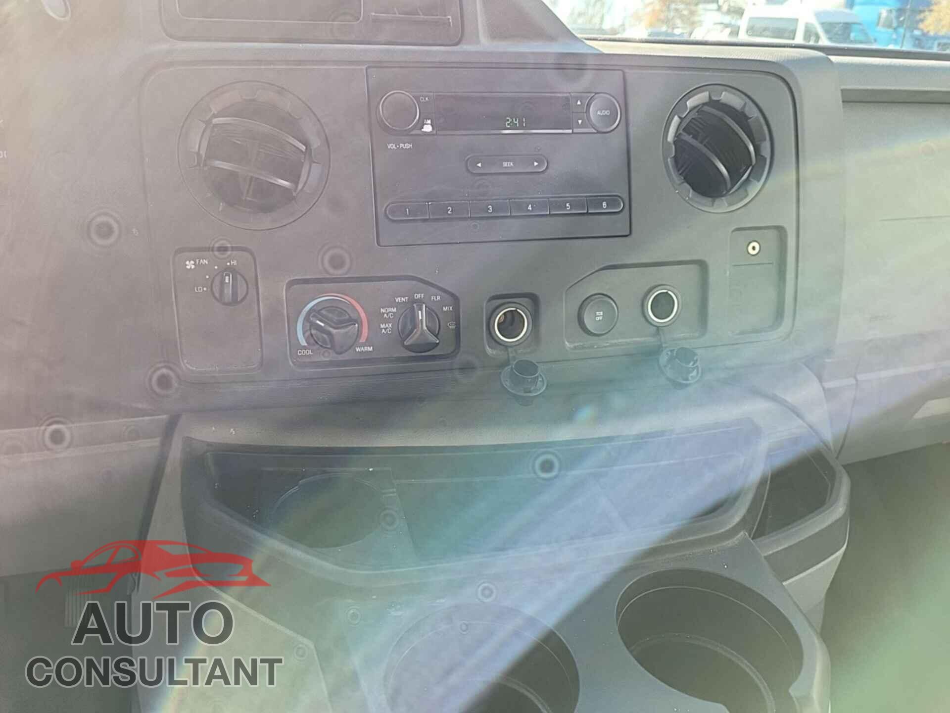 FORD ECONOLINE 2017 - 1FDXE4FS9HDC72191