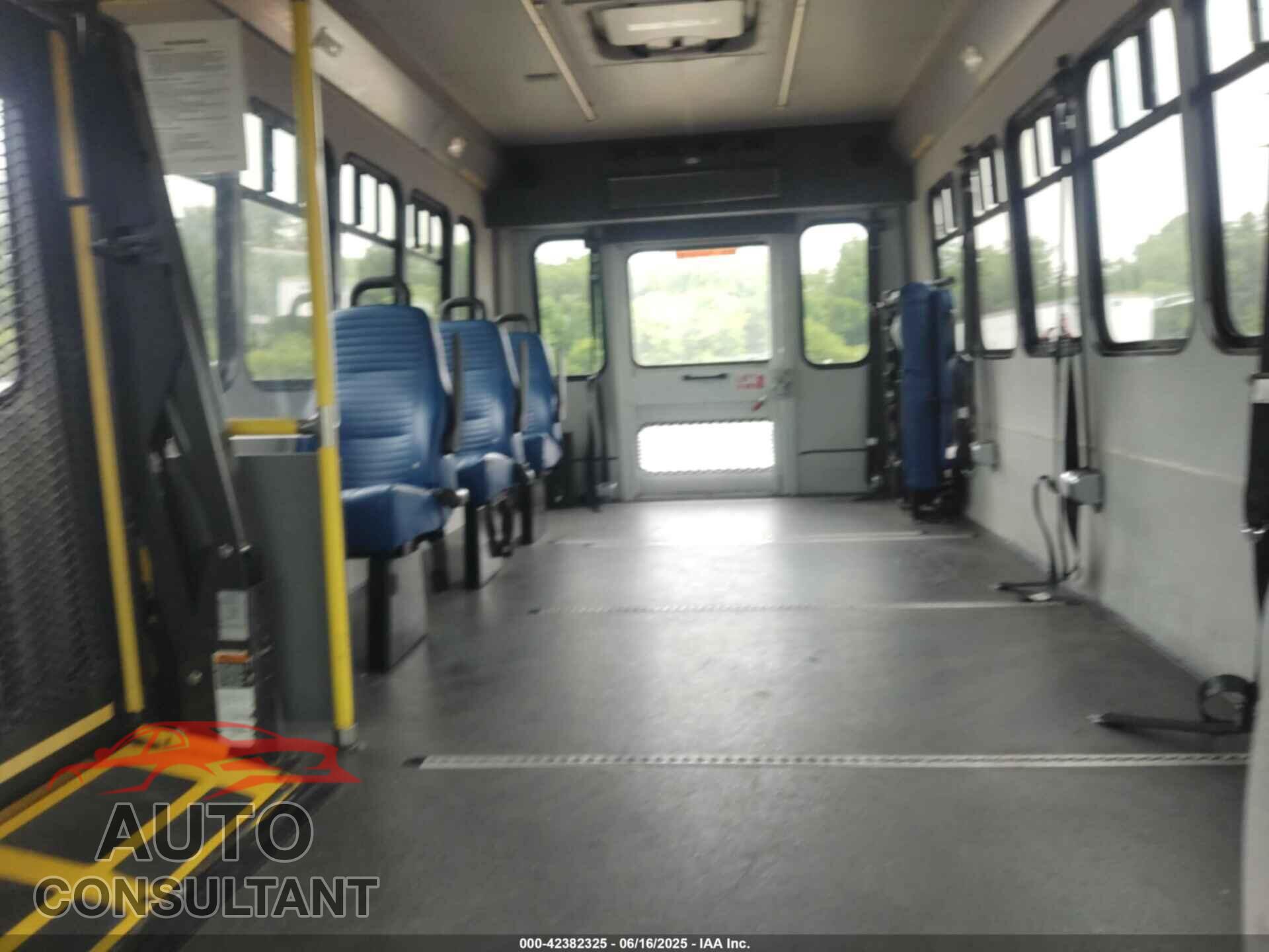 FORD E-450 CUTAWAY 2015 - 1FDFE4FS2FDA06908