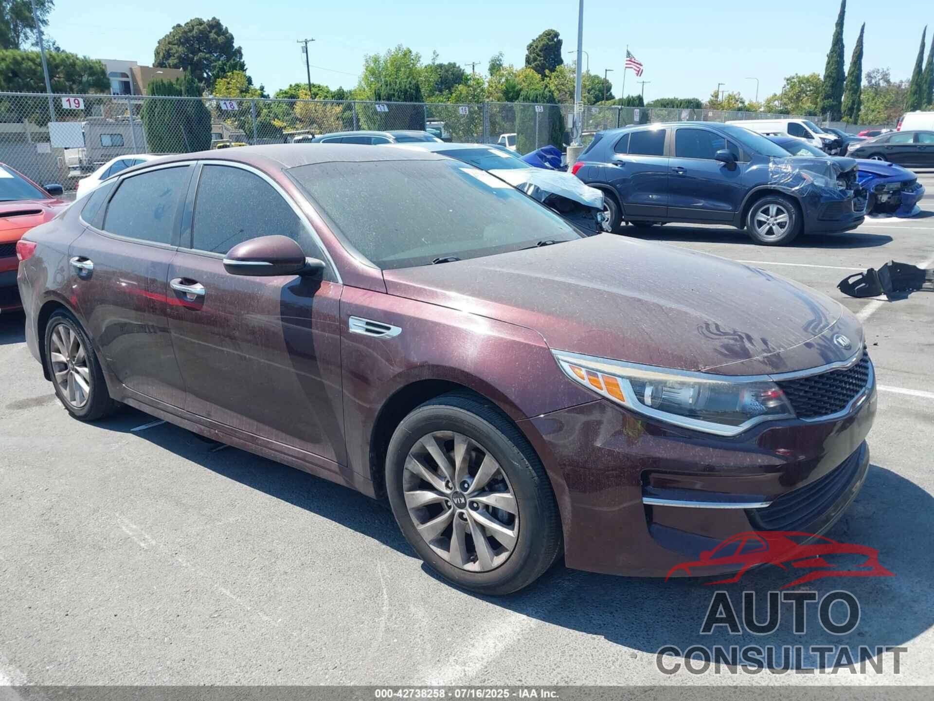 KIA OPTIMA 2017 - 5XXGT4L38HG141377