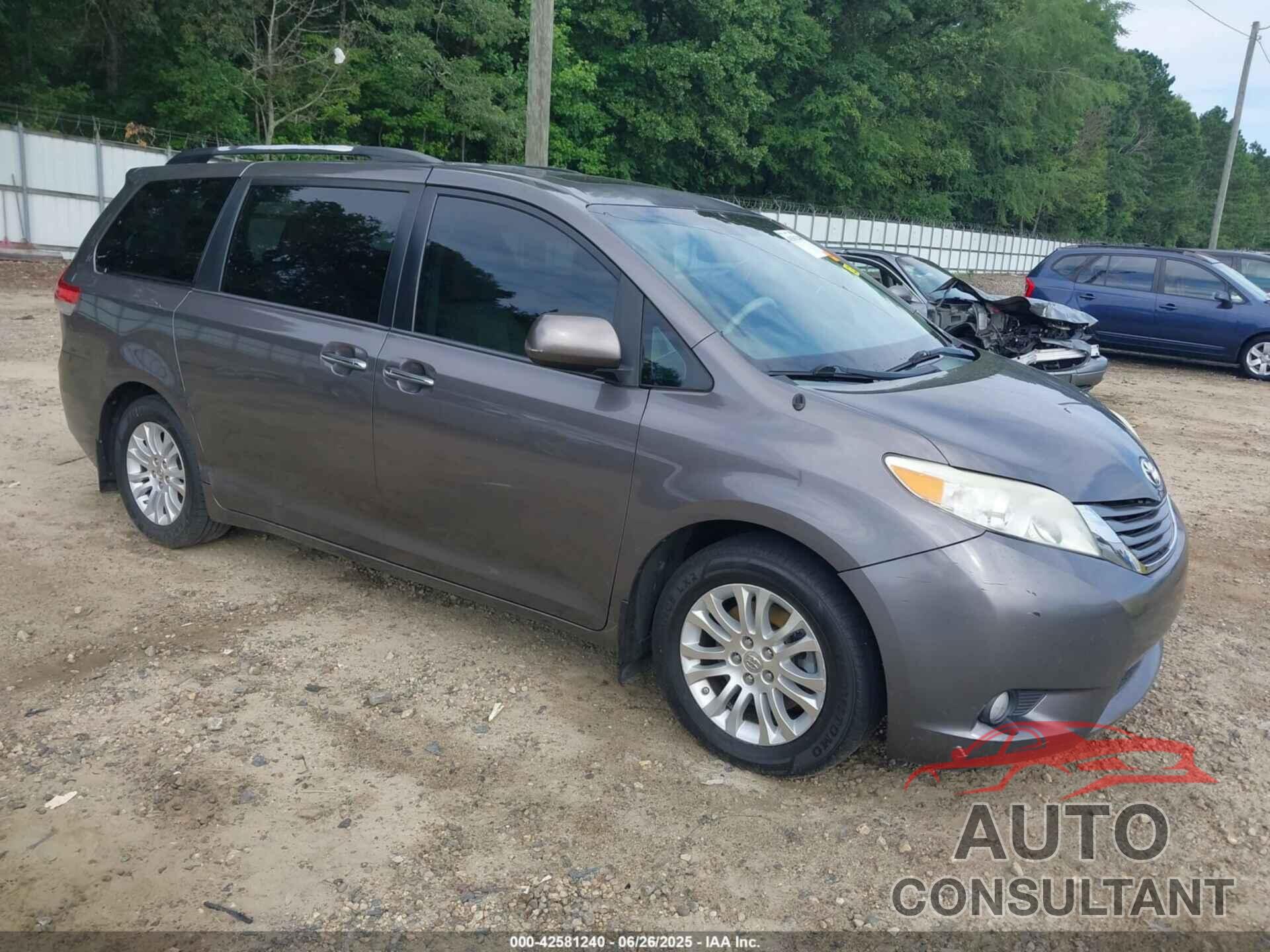 TOYOTA SIENNA 2013 - 5TDYK3DC8DS386897