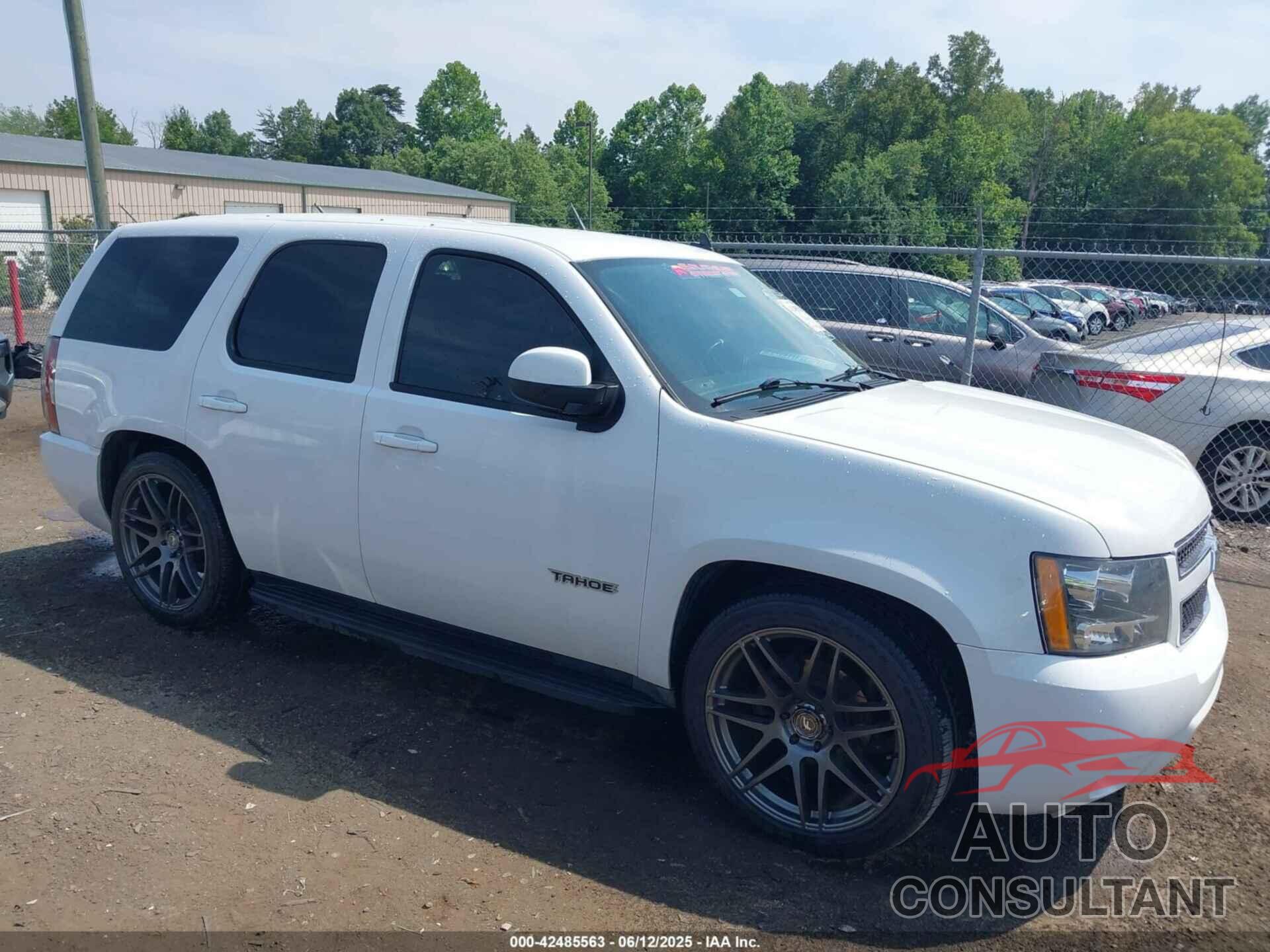 CHEVROLET TAHOE 2011 - 1GNSCBE01BR275824