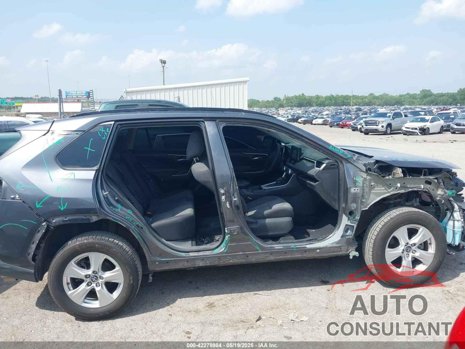TOYOTA RAV4 2021 - 2T3W1RFV5MC092028