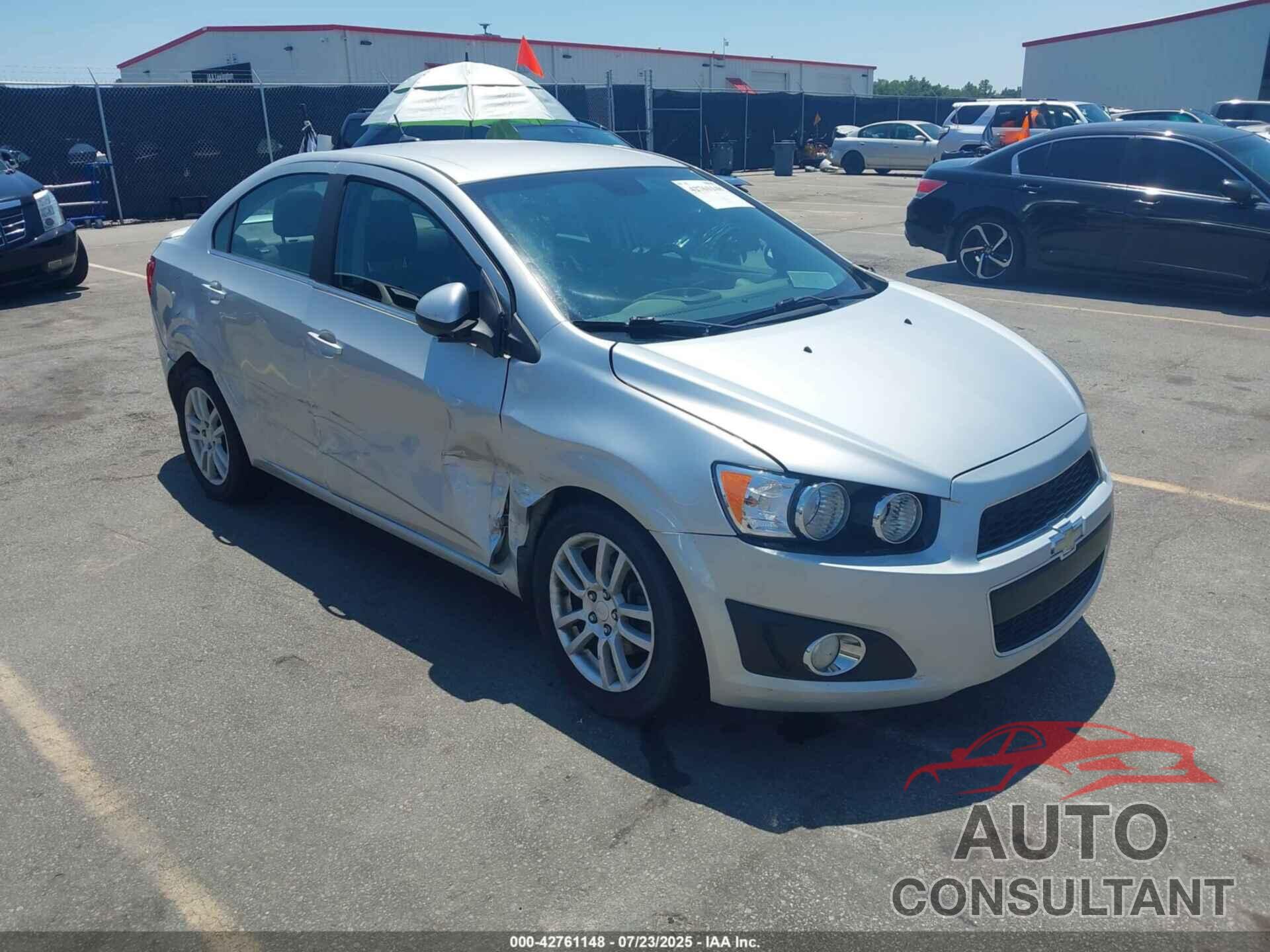 CHEVROLET SONIC 2013 - 1G1JC5SHXD4105177