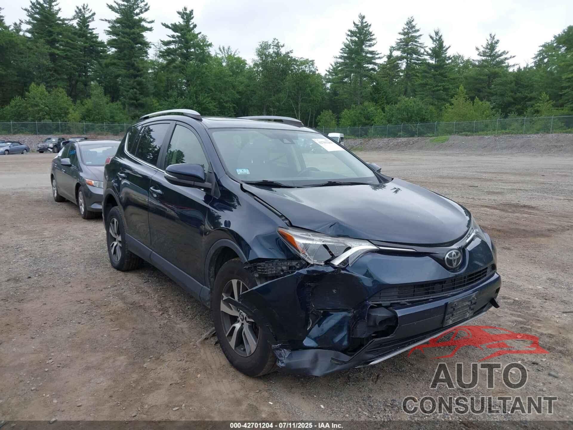 TOYOTA RAV4 2017 - JTMRFREV6HD216812