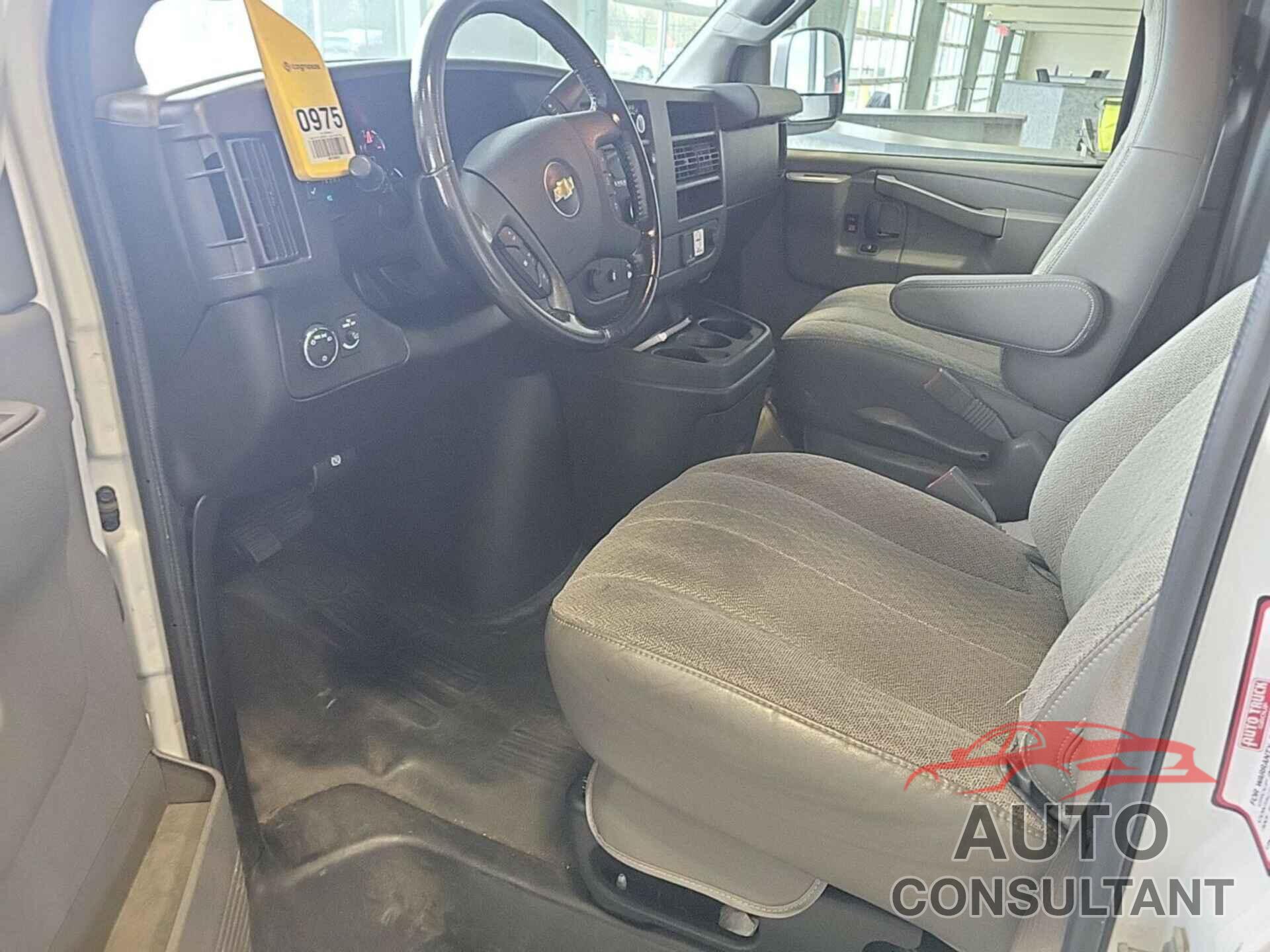 CHEVROLET EXPRESS G2500 2020 - 1GCWGAFGXL1158716