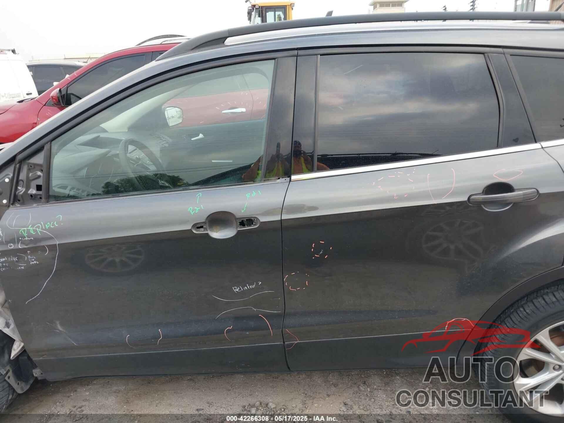 FORD ESCAPE 2018 - 1FMCU0GD3JUD19036