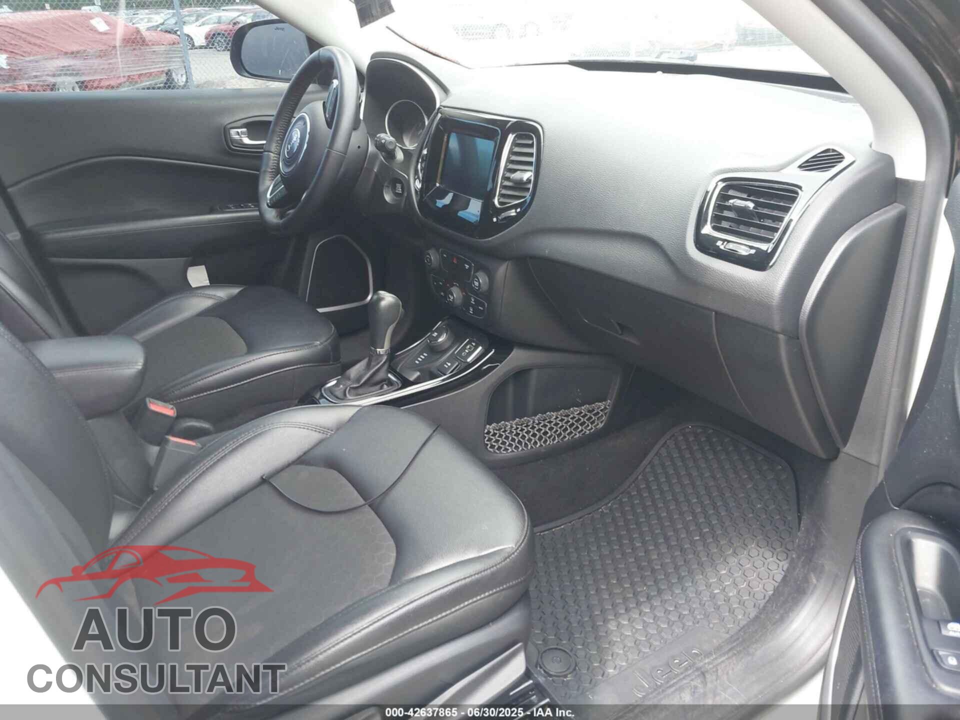 JEEP COMPASS 2018 - 3C4NJDBBXJT304529