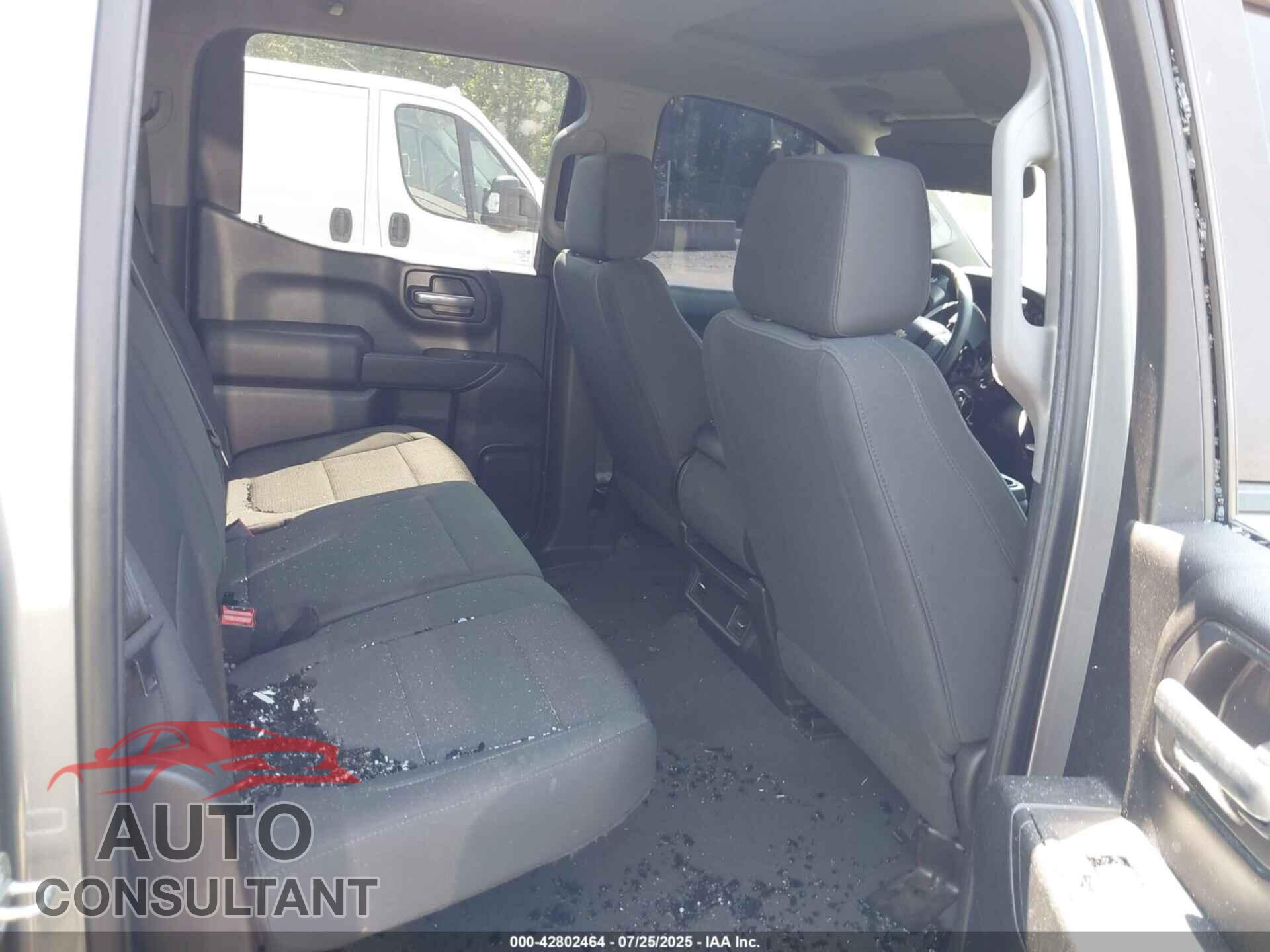CHEVROLET SILVERADO 1500 2021 - 1GCPYBEH3MZ189987